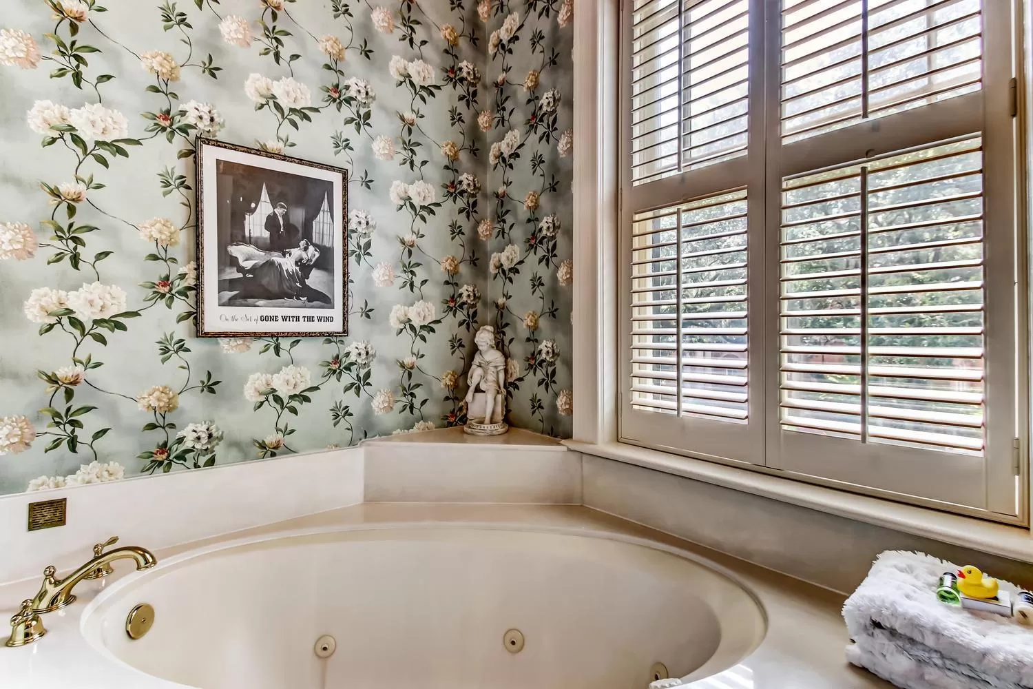 Bathroom in Ballastone Inn
