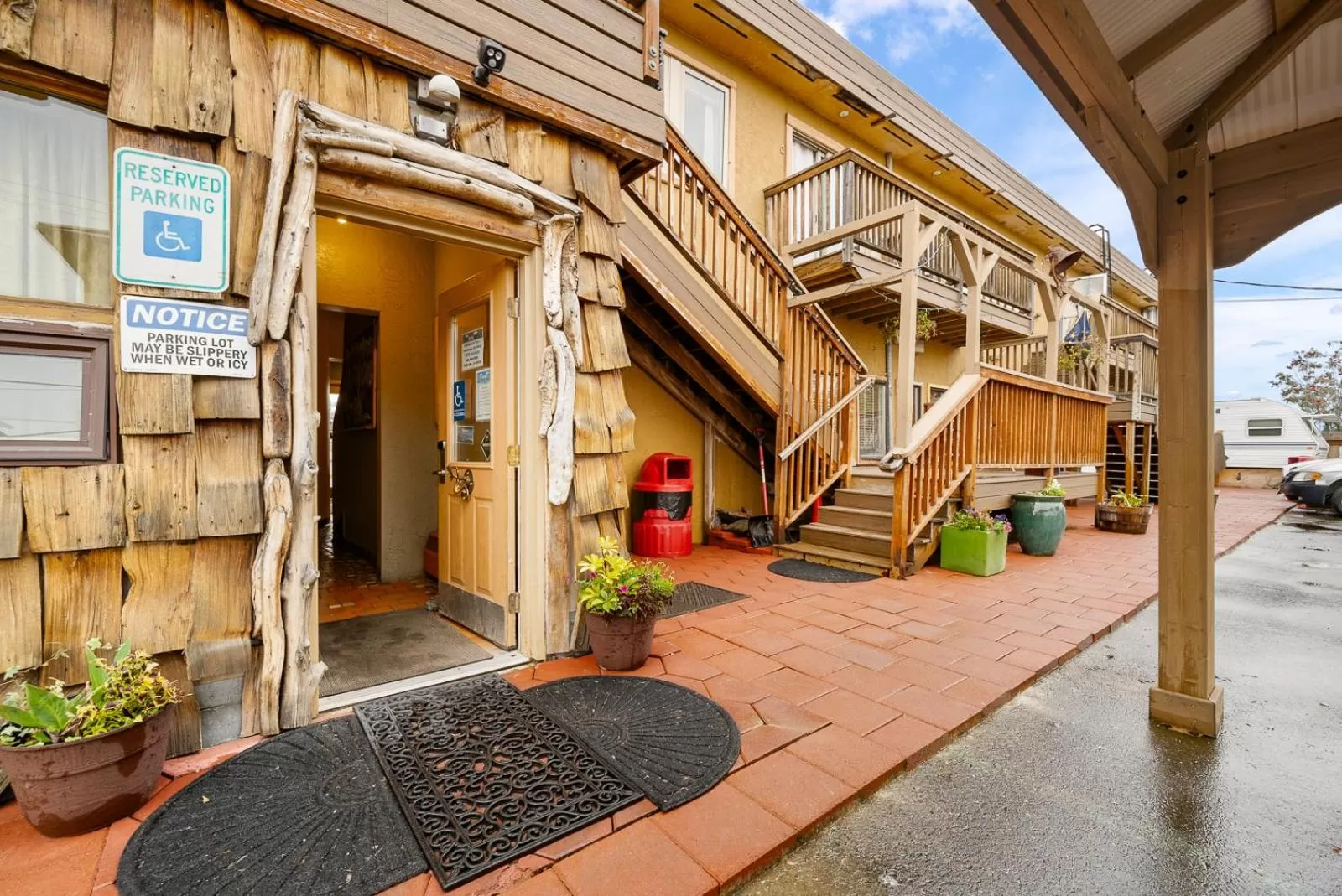 Property building in Qupqugiaq Inn