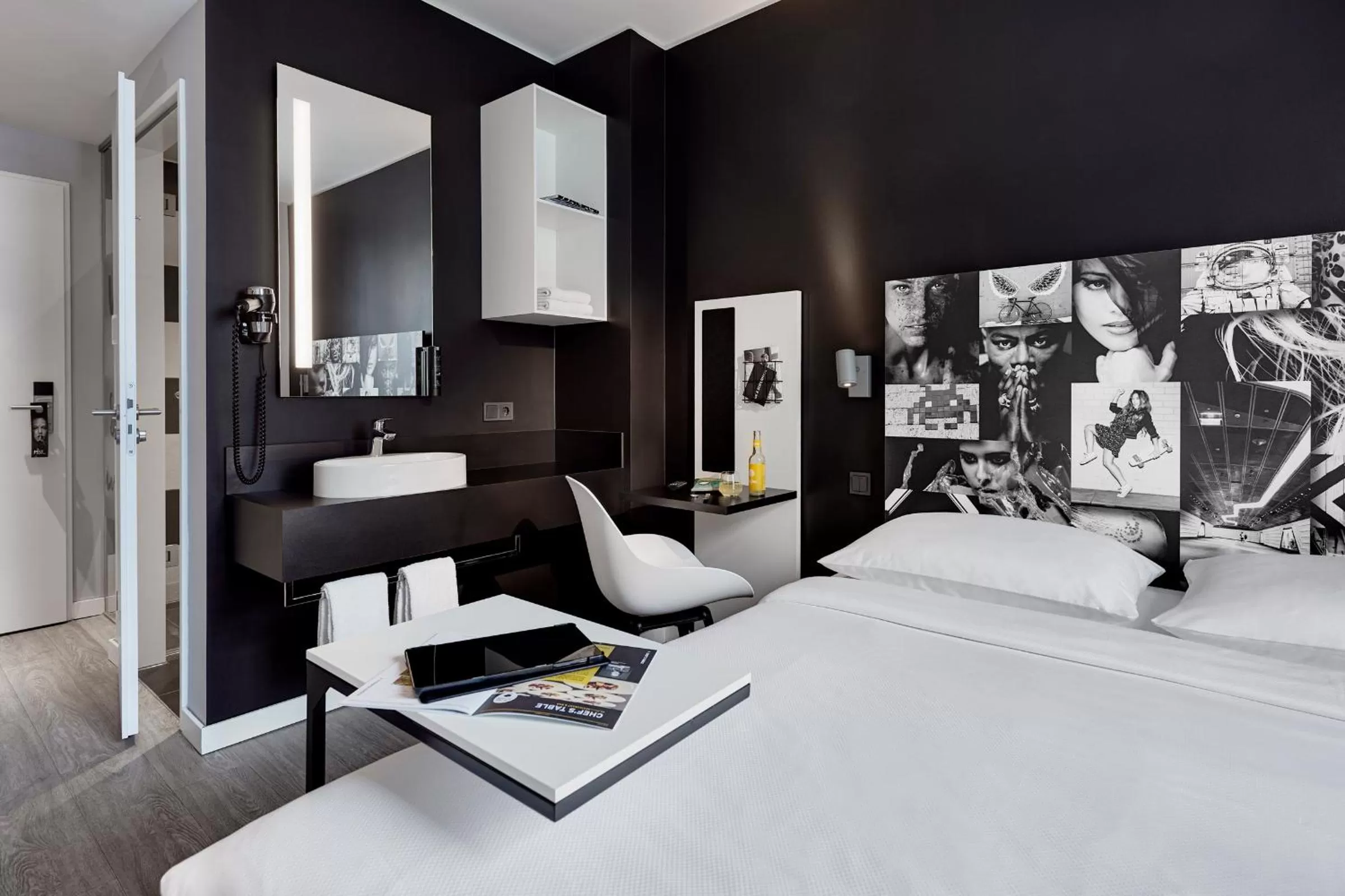 Decorative detail, Bed in LEGERE EXPRESS Bielefeld