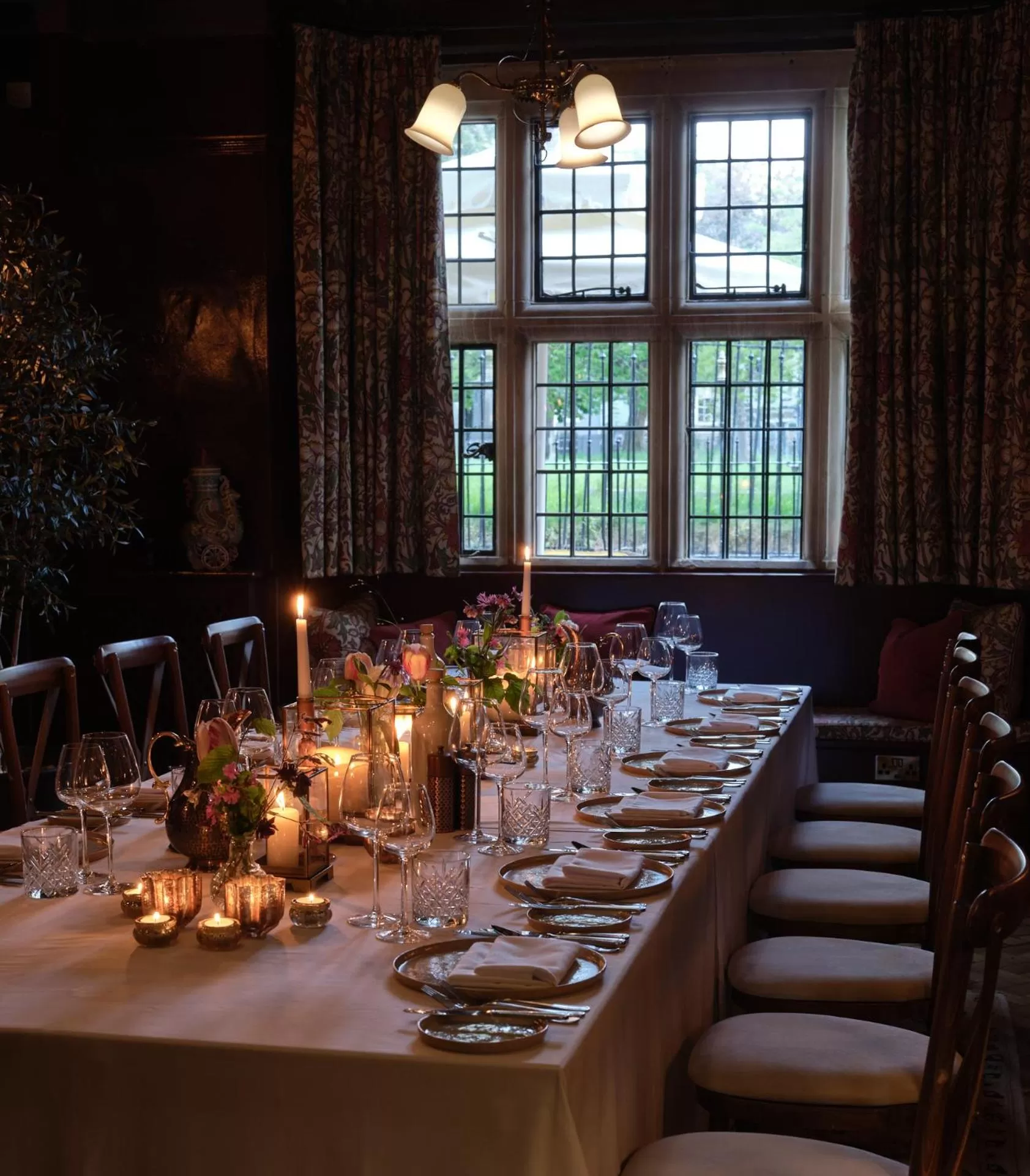 Restaurant/places to eat in Old Bell Hotel