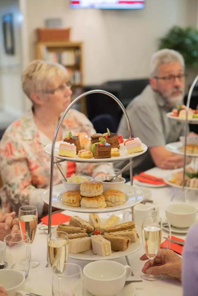 Restaurant/places to eat in Inn On The Lake