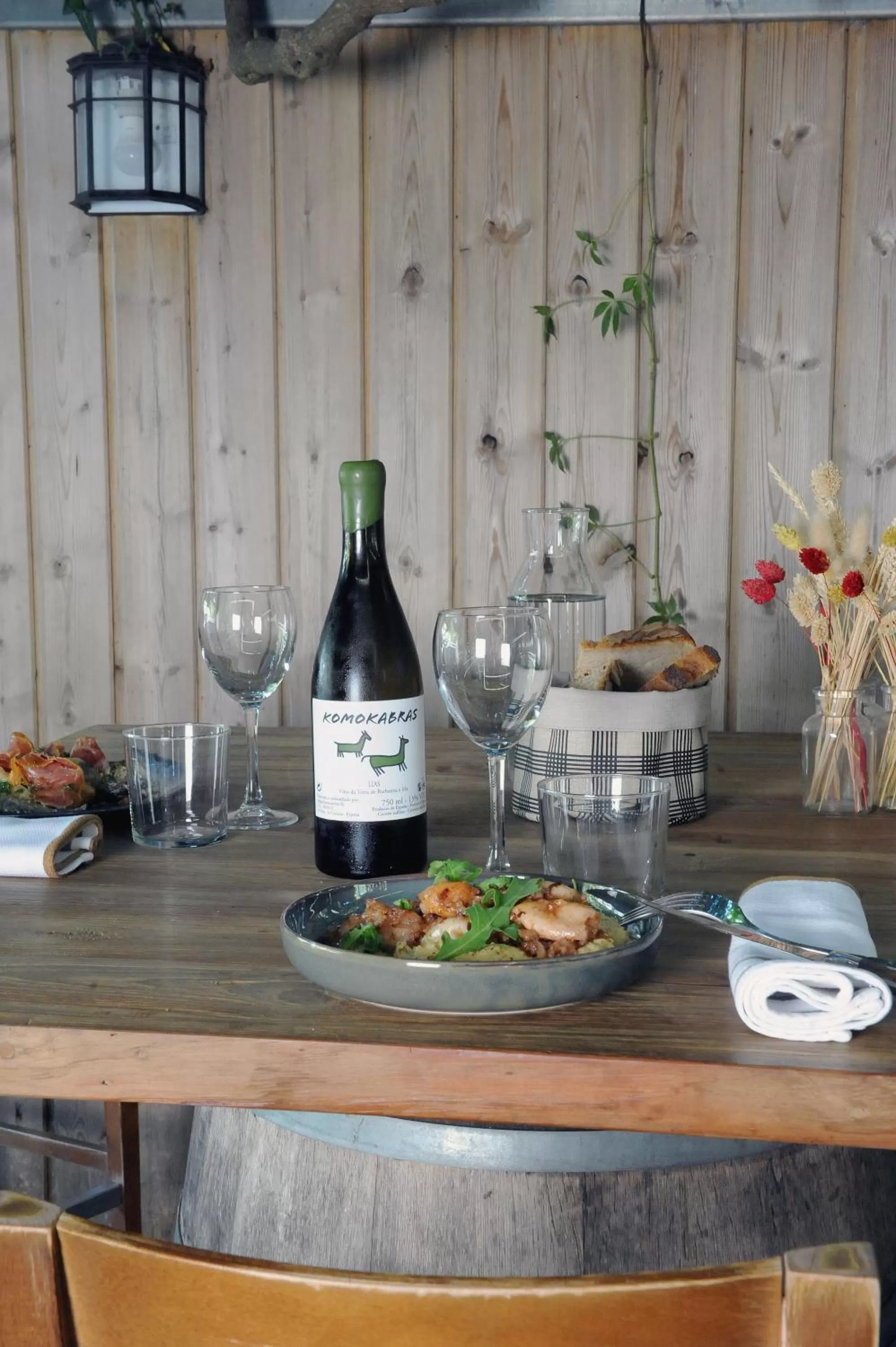 Patio in Logis Hôtel du Chêne