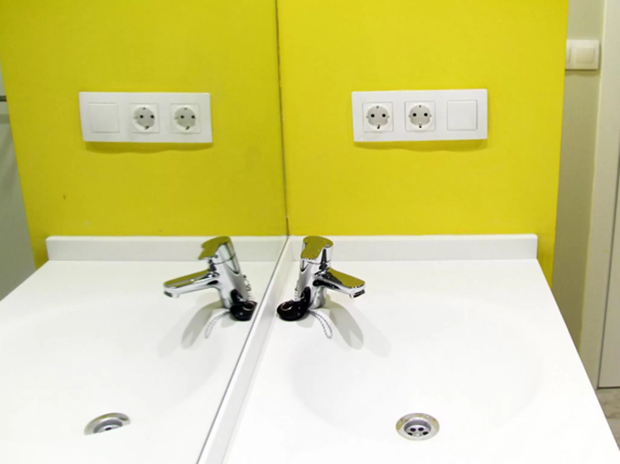 Bathroom in BcnSportHostels