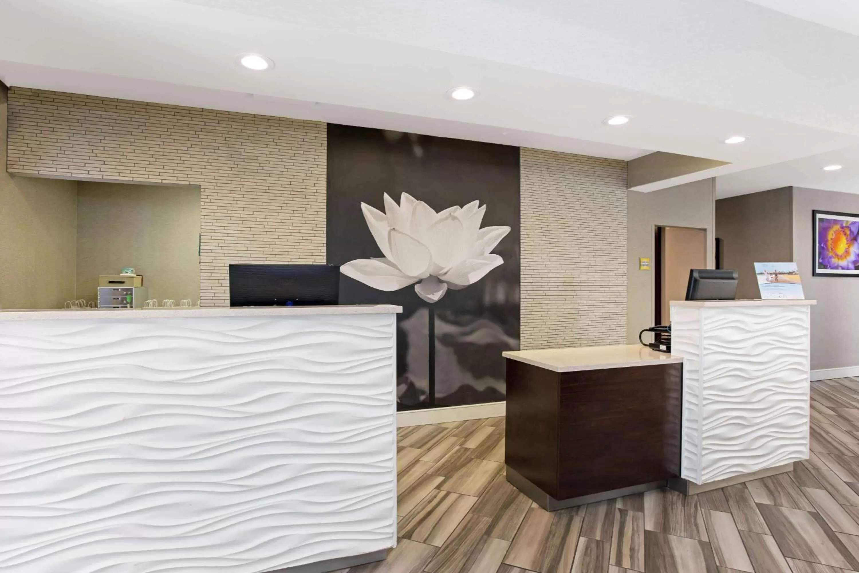 Lobby or reception in La Quinta by Wyndham Orlando Airport North - Free Airport Shuttle!