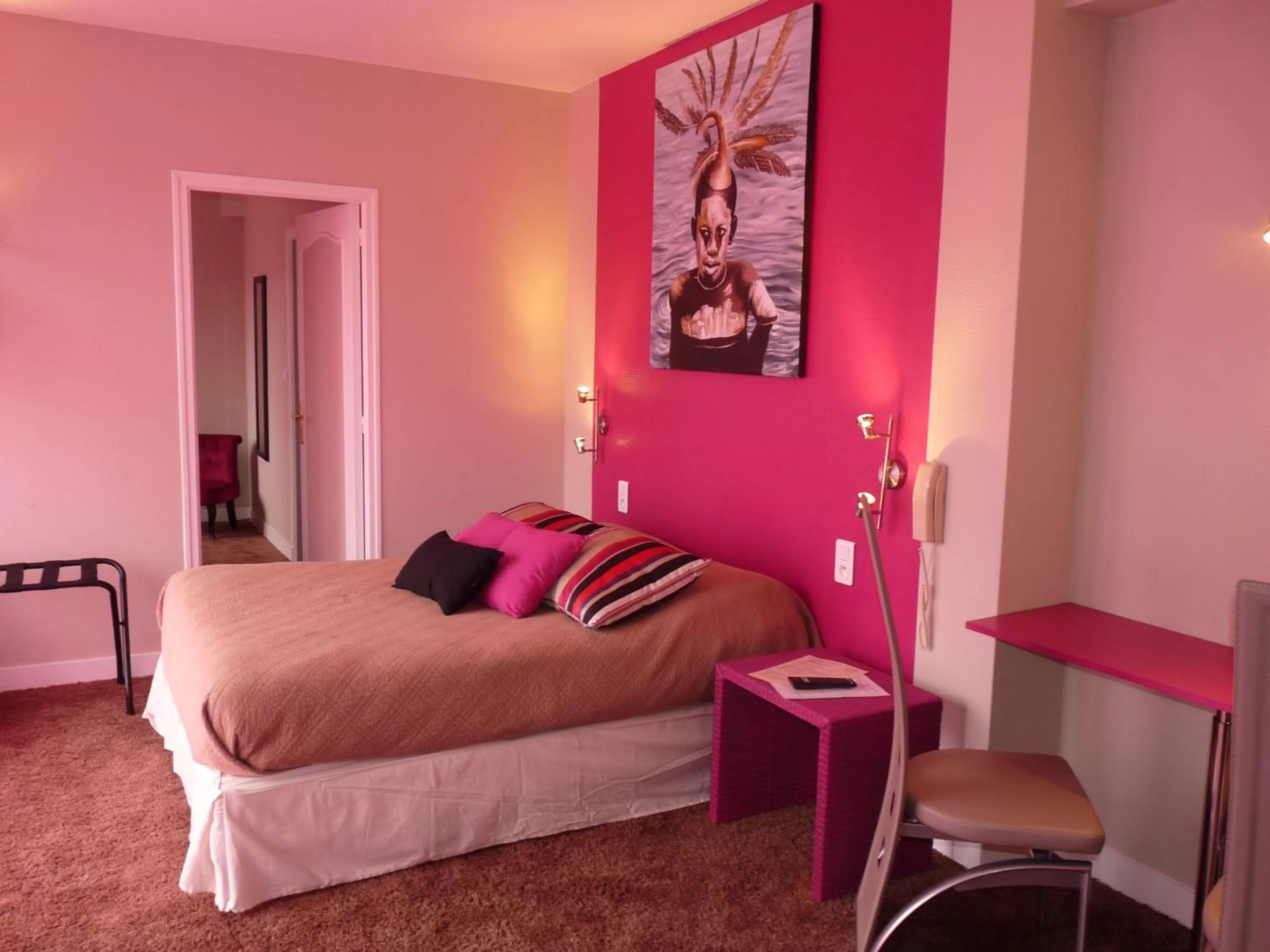 Photo of the whole room, Bed in Hôtel Patton