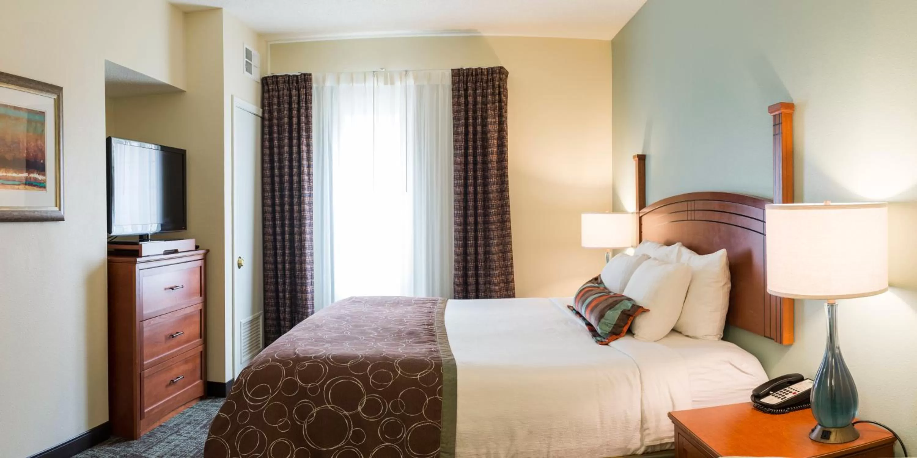 Photo of the whole room, Bed in Staybridge Suites Fargo by IHG