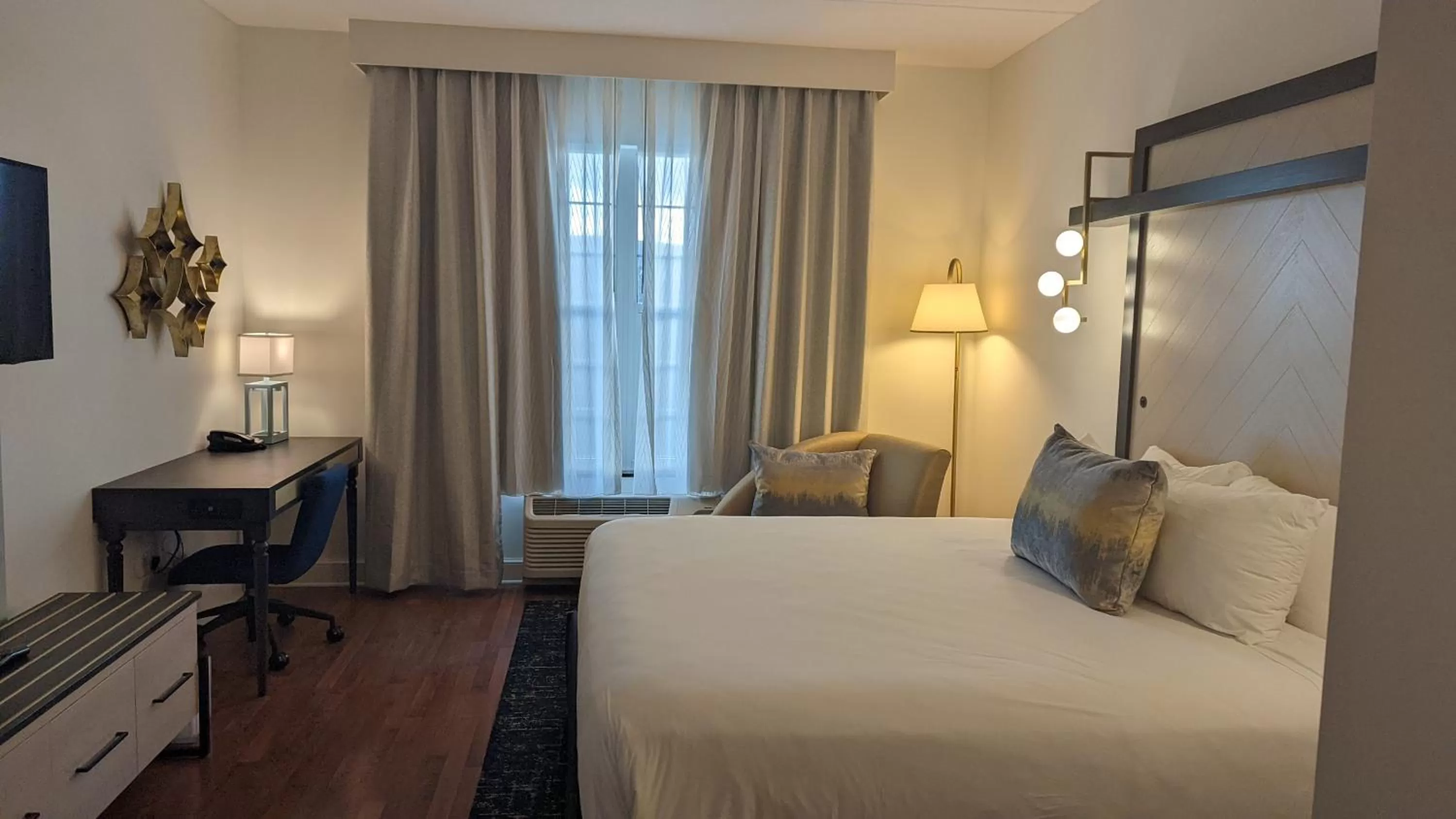 Bedroom, Bed in Hotel Indigo Jacksonville-Deerwood Park by IHG