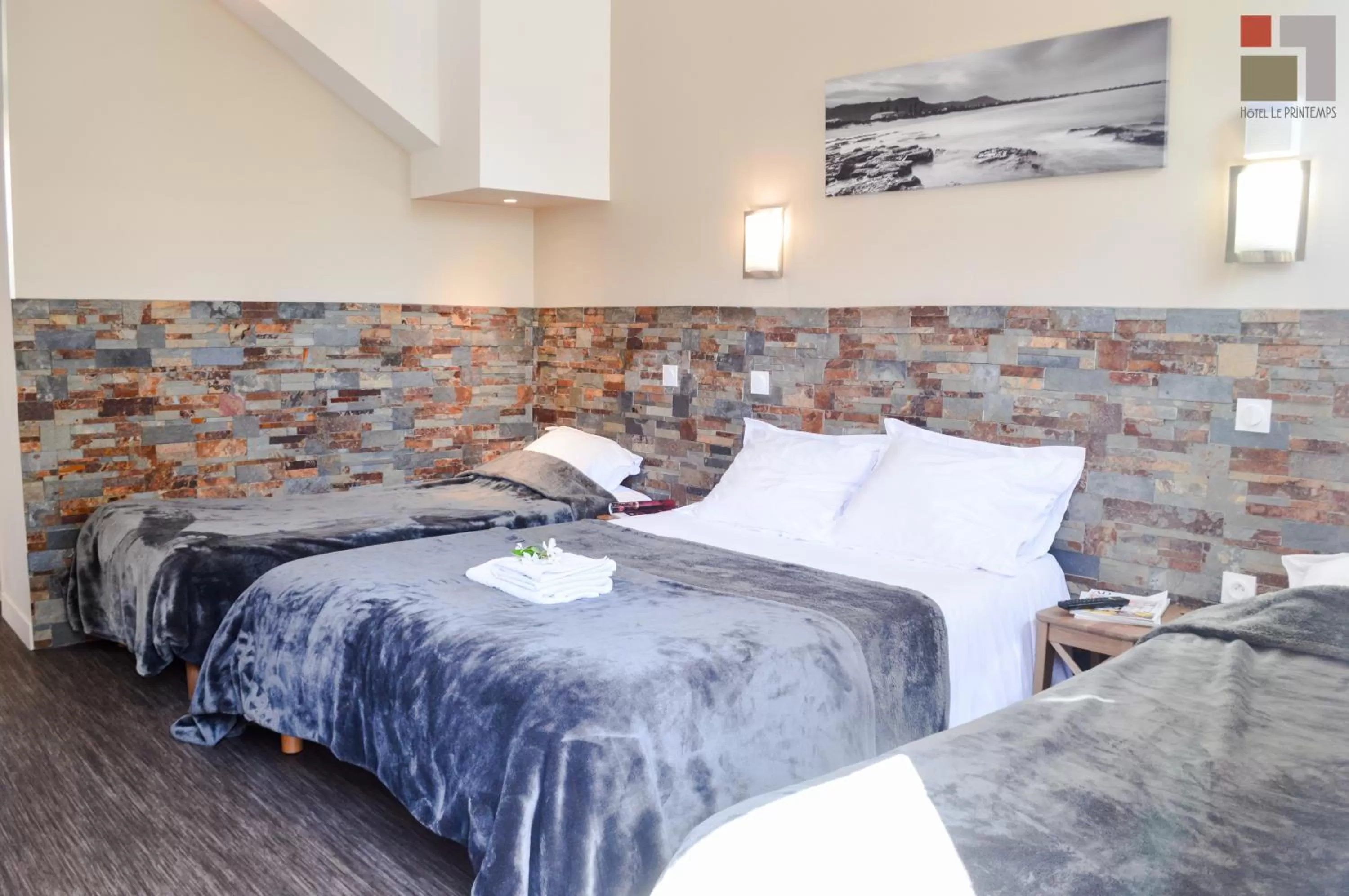 Bed in Hôtel Le Printemps