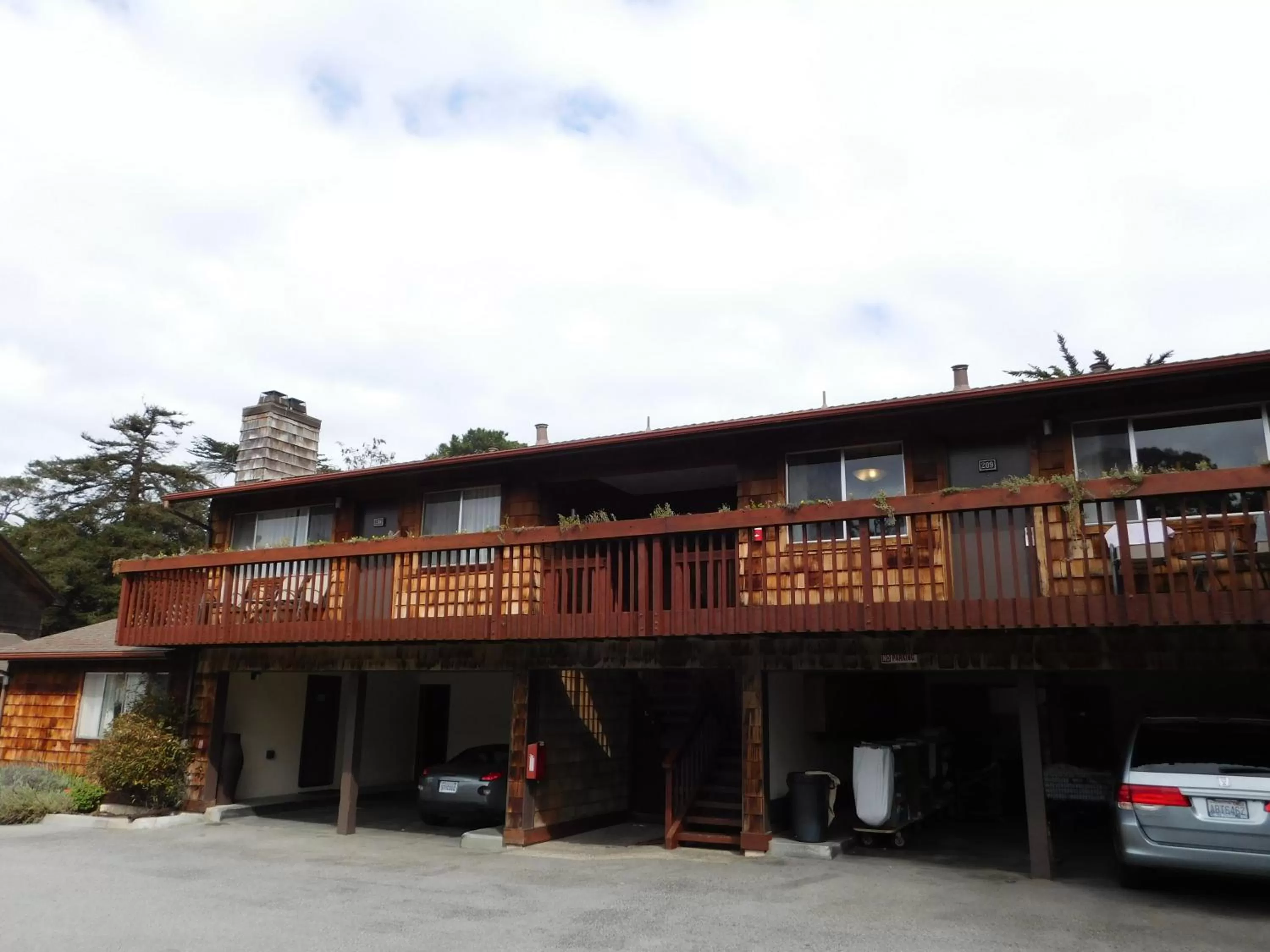 Property building in Pacific Gardens Inn