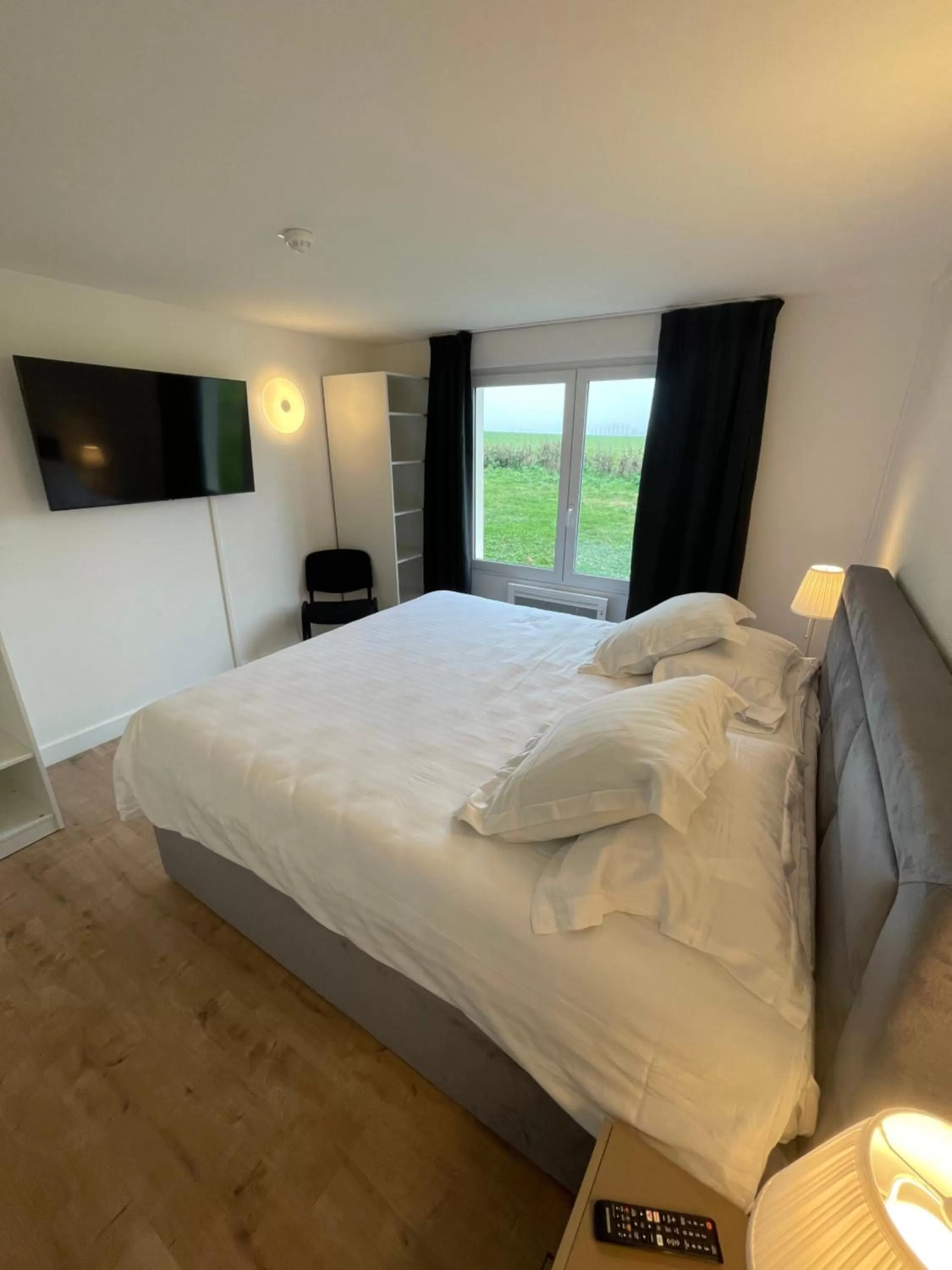 Bed in Best Western L'Aquarium Arras Nord