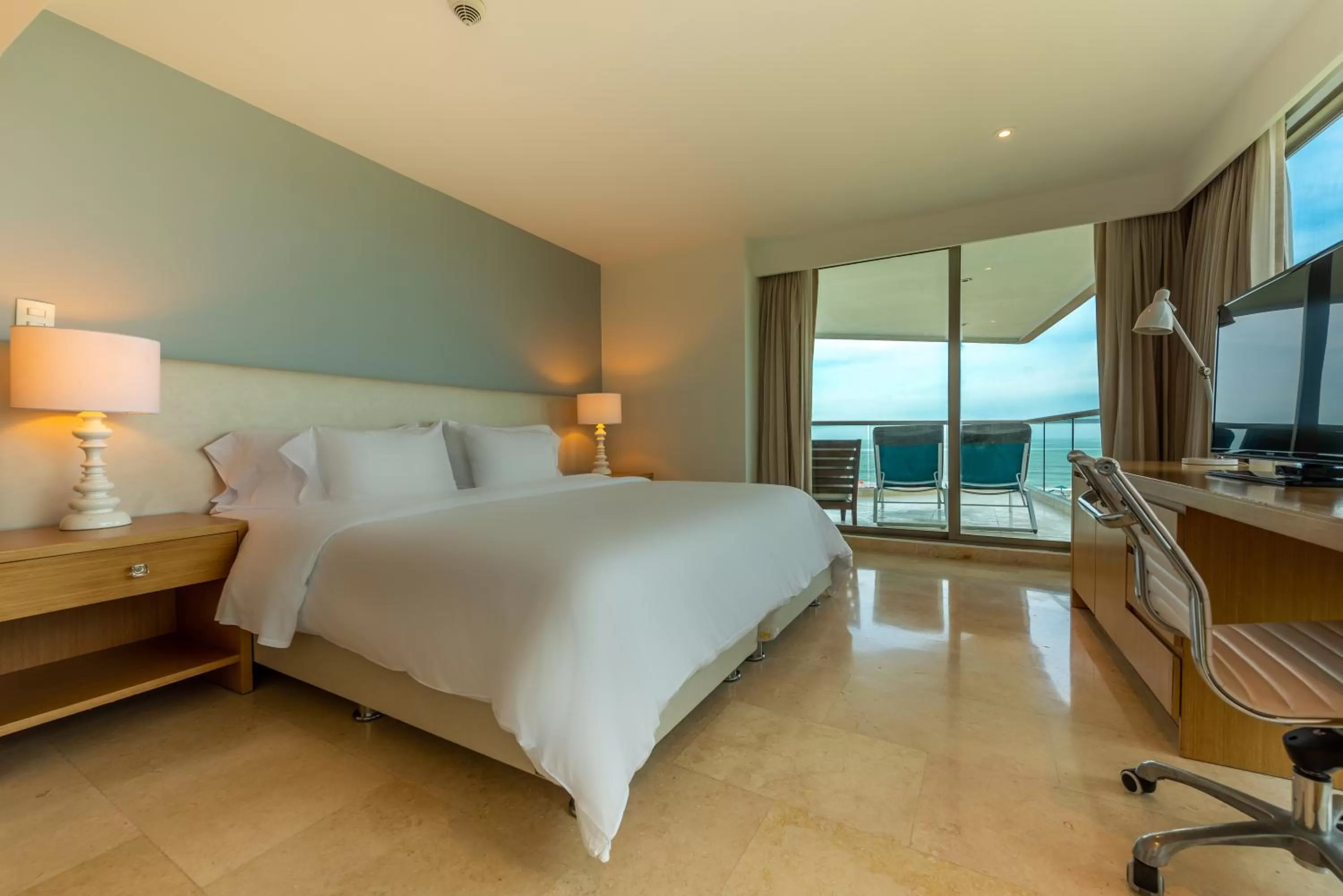 Sea view, Bed in Radisson Cartagena Ocean Pavillion Hotel