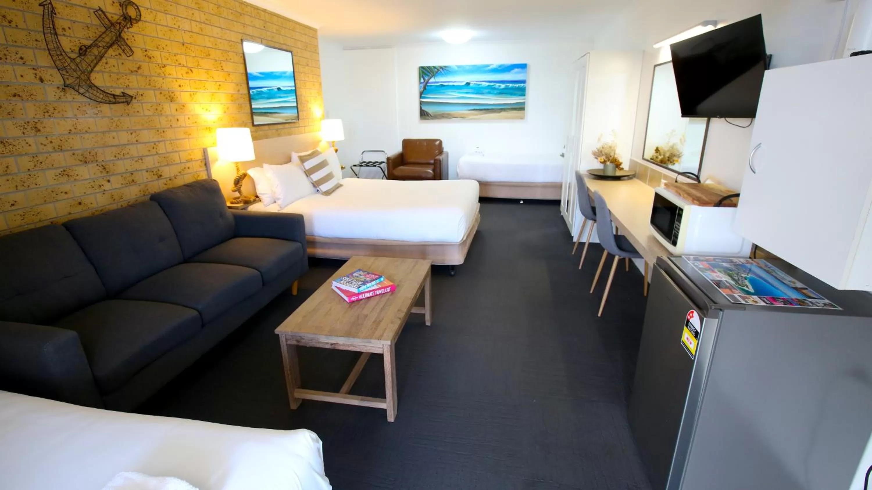 Photo of the whole room, Bed in Tweed Harbour Motor Inn