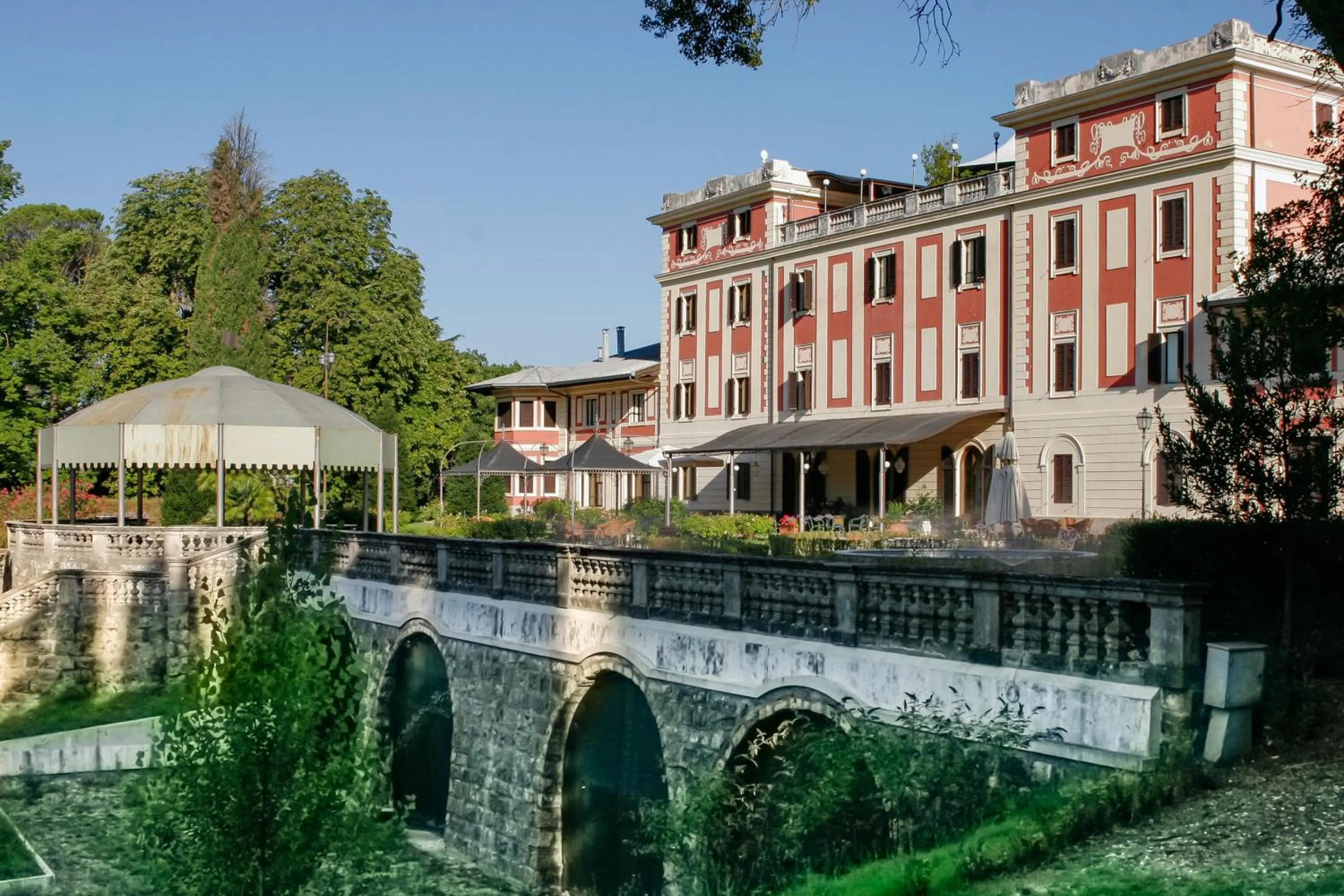 Property building in Park Hotel Villa Potenziani