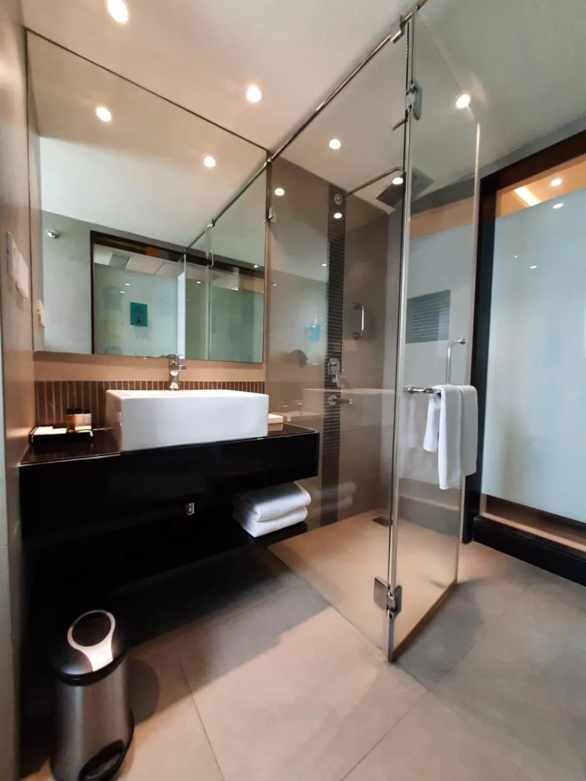 Bathroom in ZIBE Salem By GRT Hotels