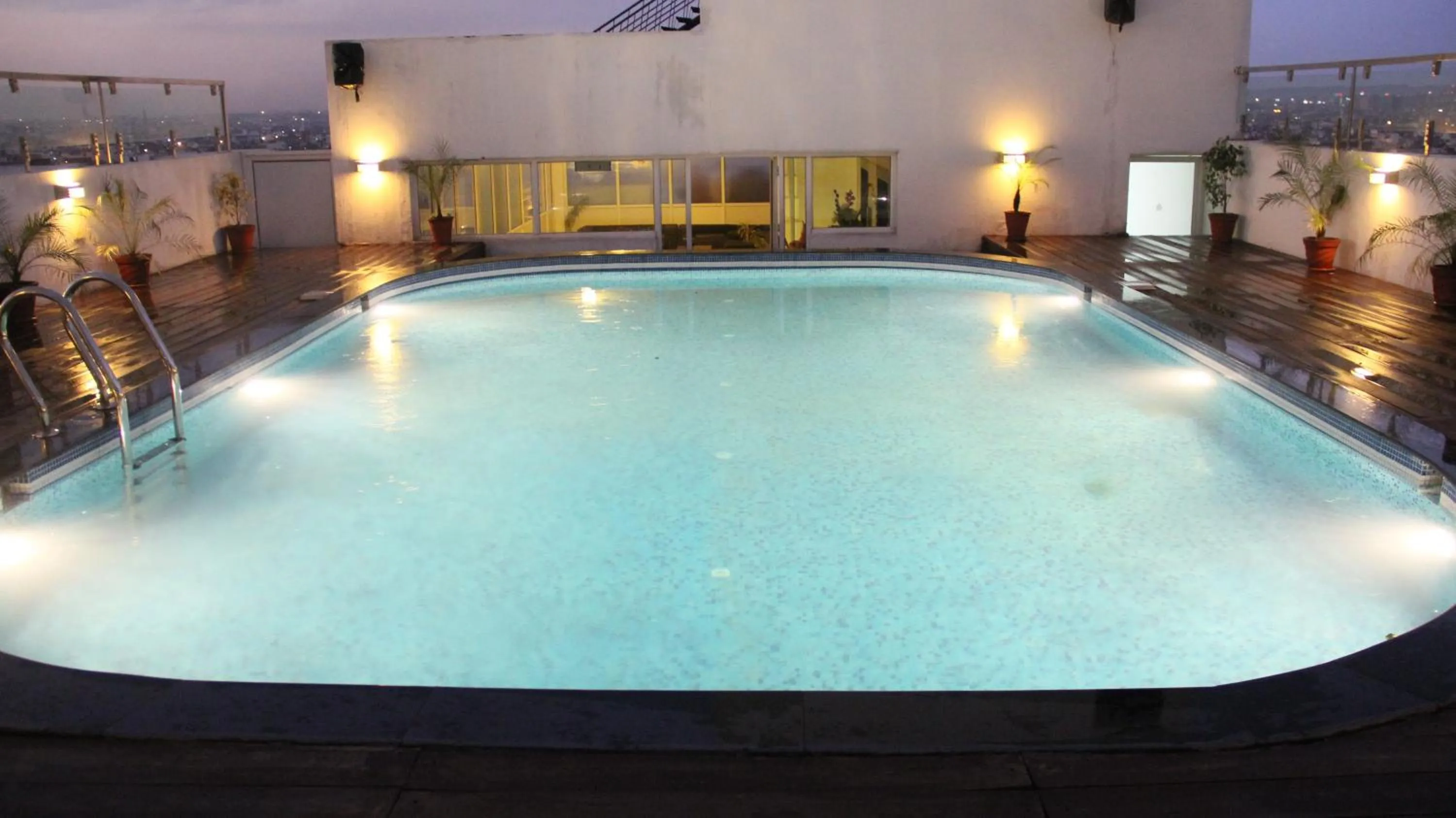 Swimming pool in The Park Classic