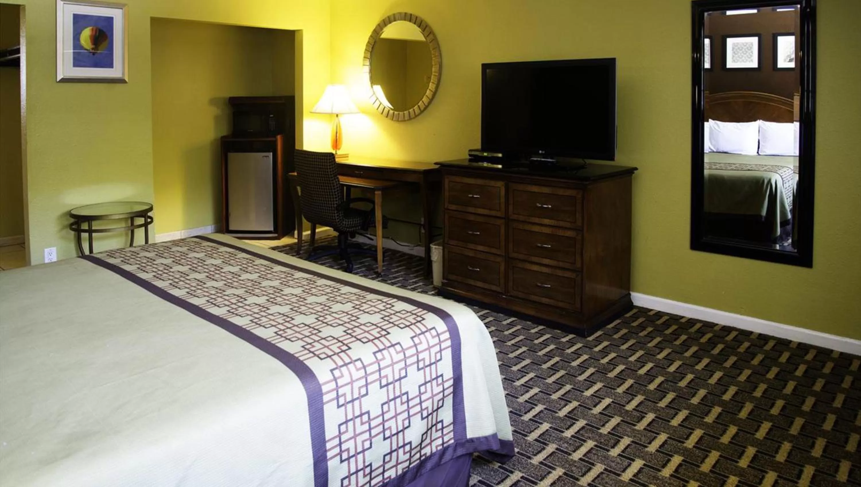 Bedroom, Bed in Kings Motel Inglewood