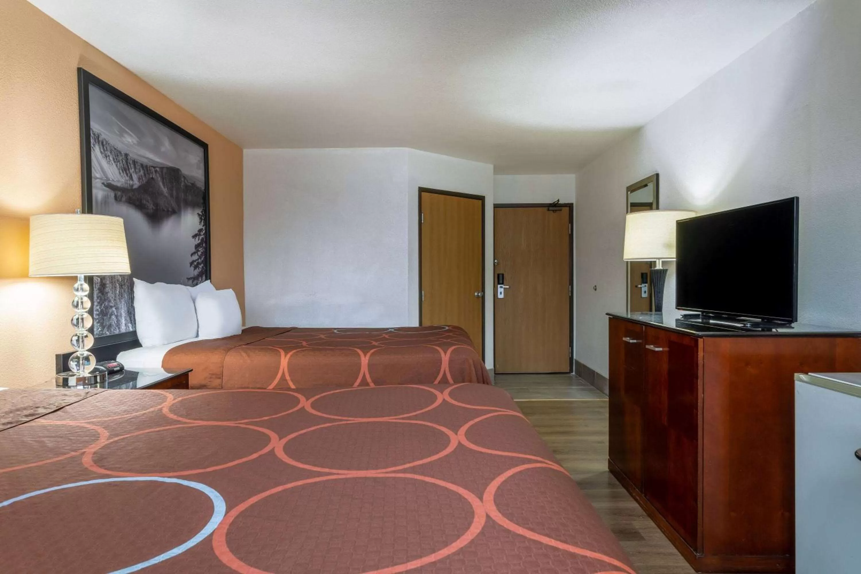 Photo of the whole room, Bed in Super 8 by Wyndham The Dalles OR