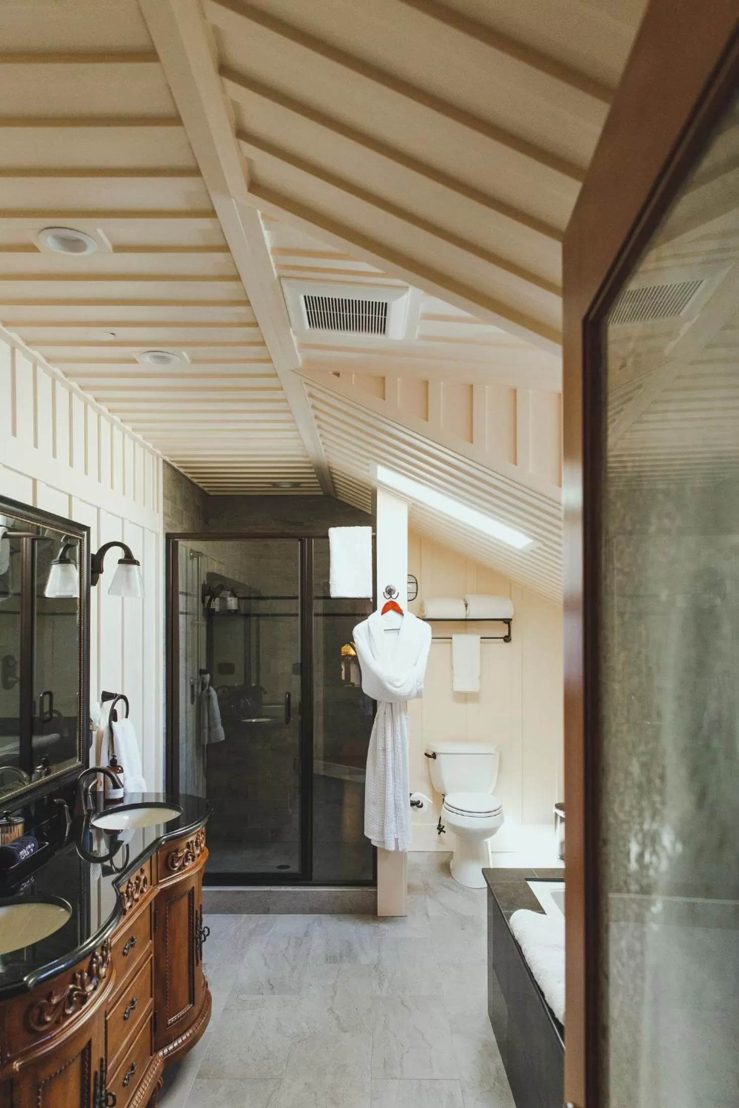 Bathroom in Noyo Harbor Inn