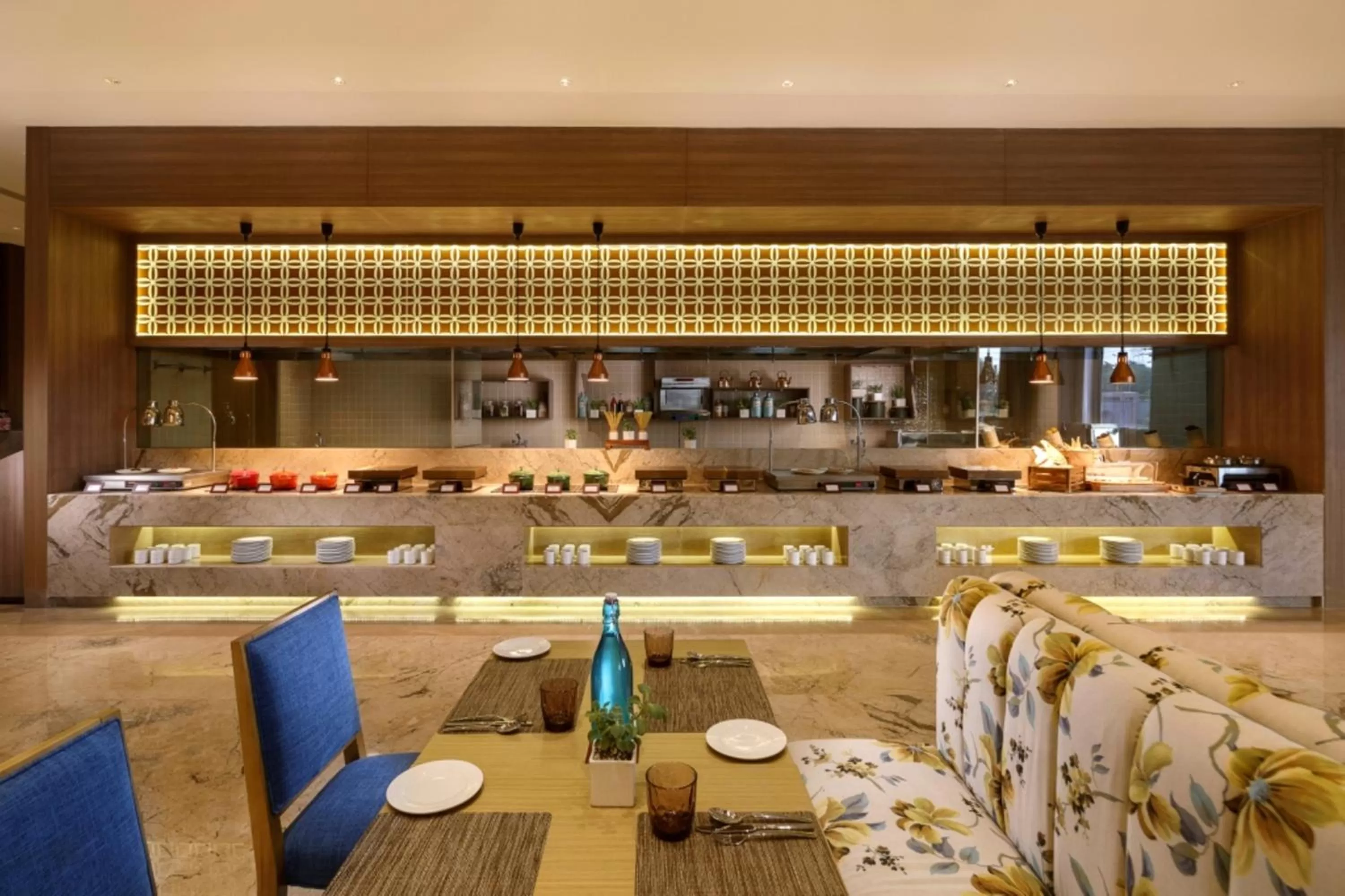 Restaurant/places to eat in Sandal Suites by Lemon Tree Hotels