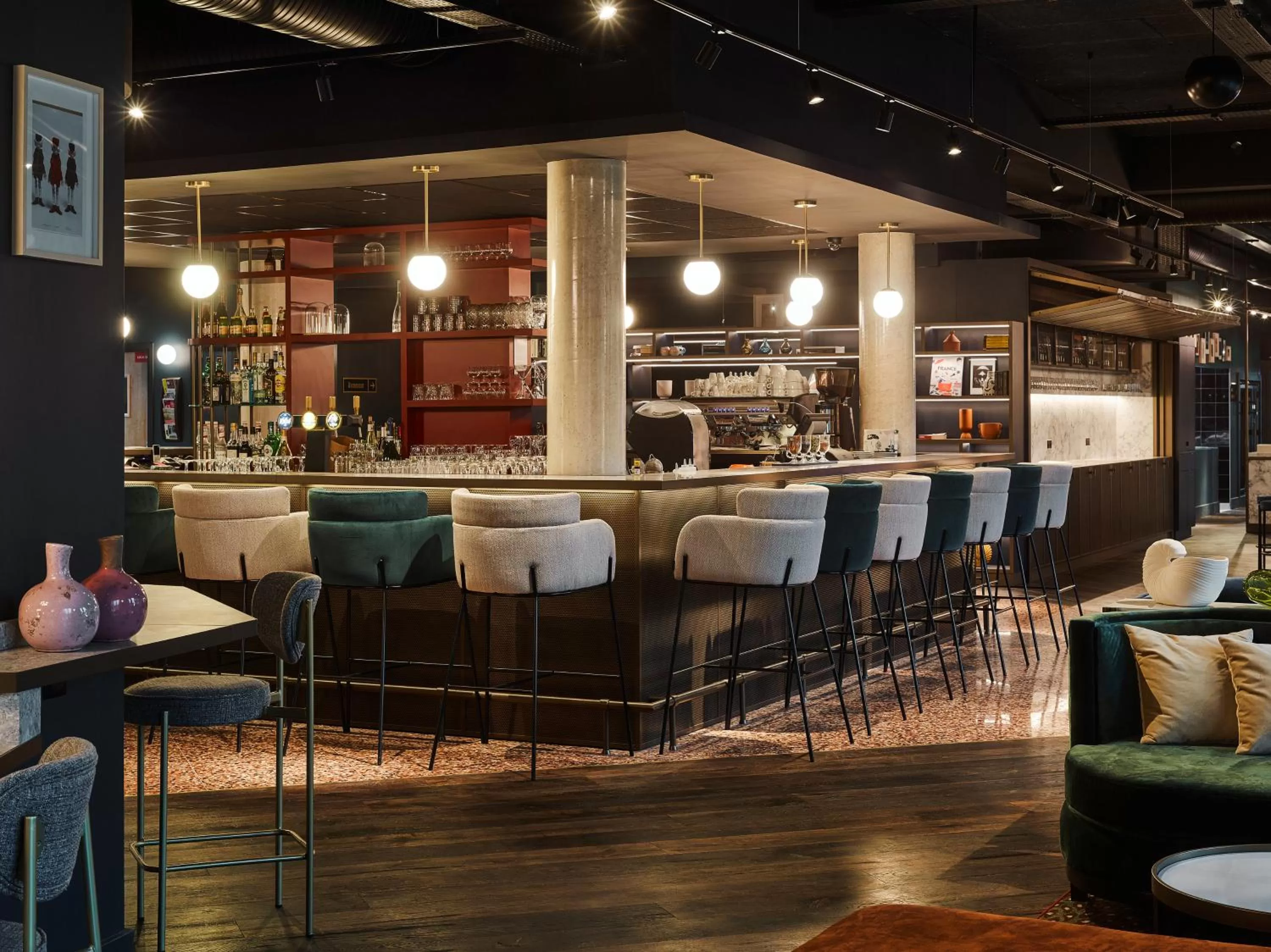 Lounge or bar in Mercure Hôtel Le Touquet