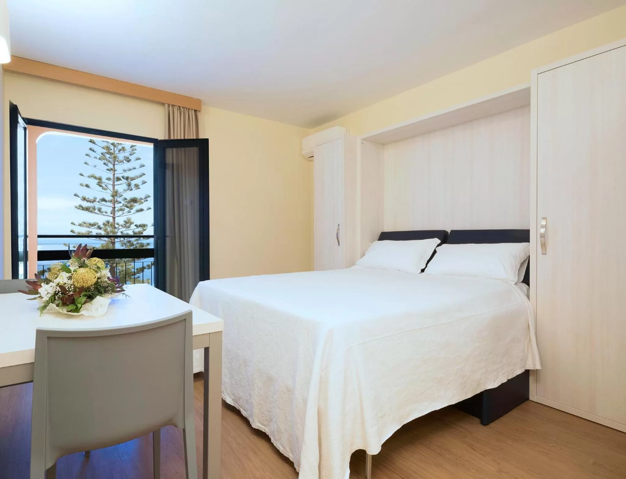 Bedroom, Bed in Dom Pedro Garajau