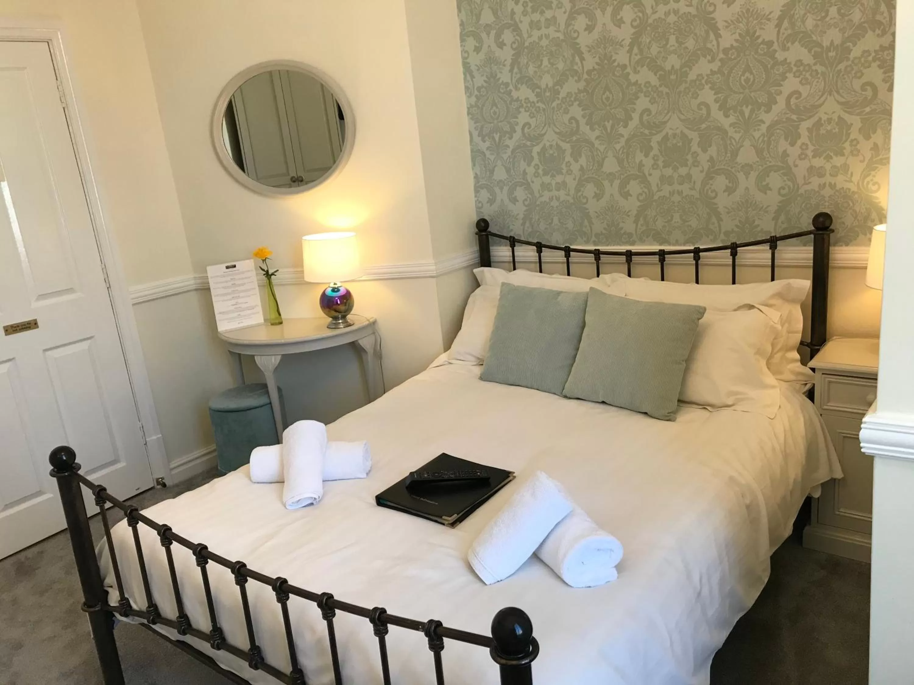 Bed in St. Raphael Guest House