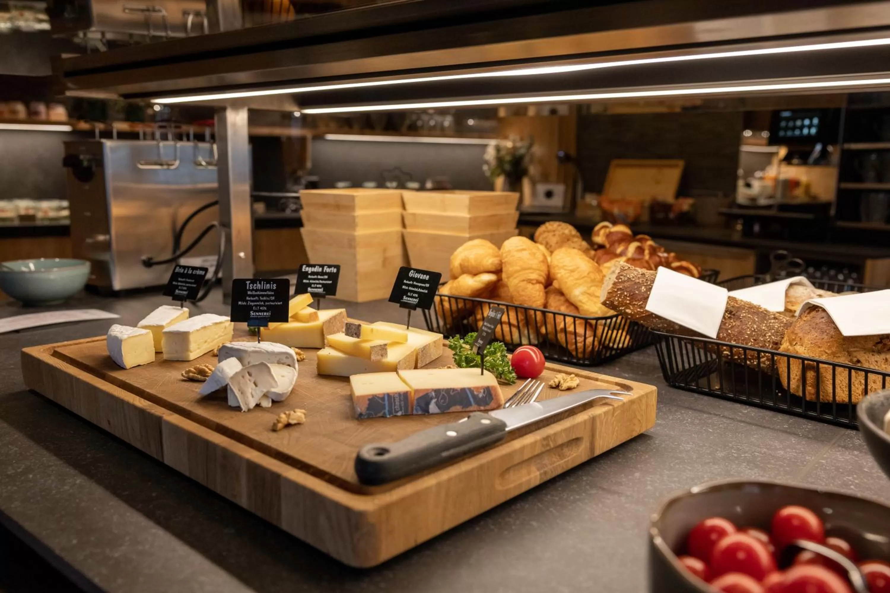 Breakfast in Hotel Garni Chesa Mulin