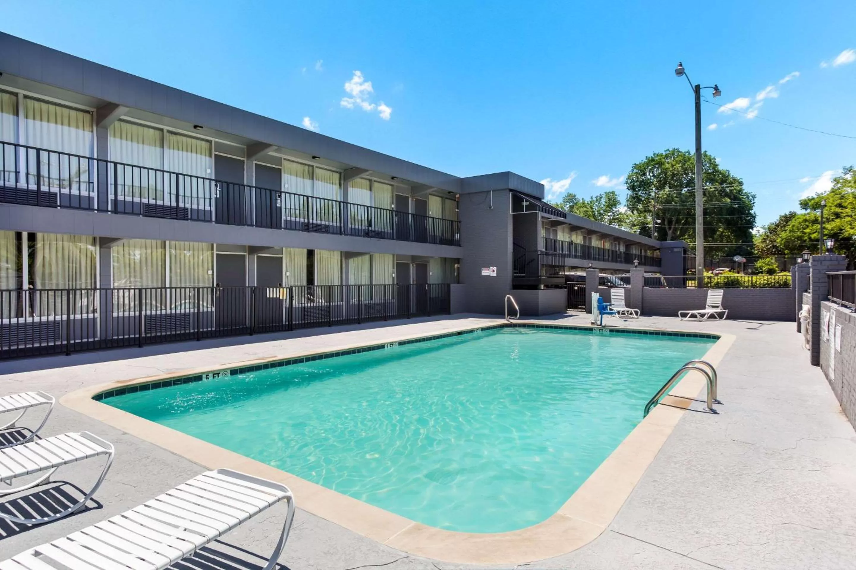 Activities in Econo Lodge Gallatin - Metro Nashville