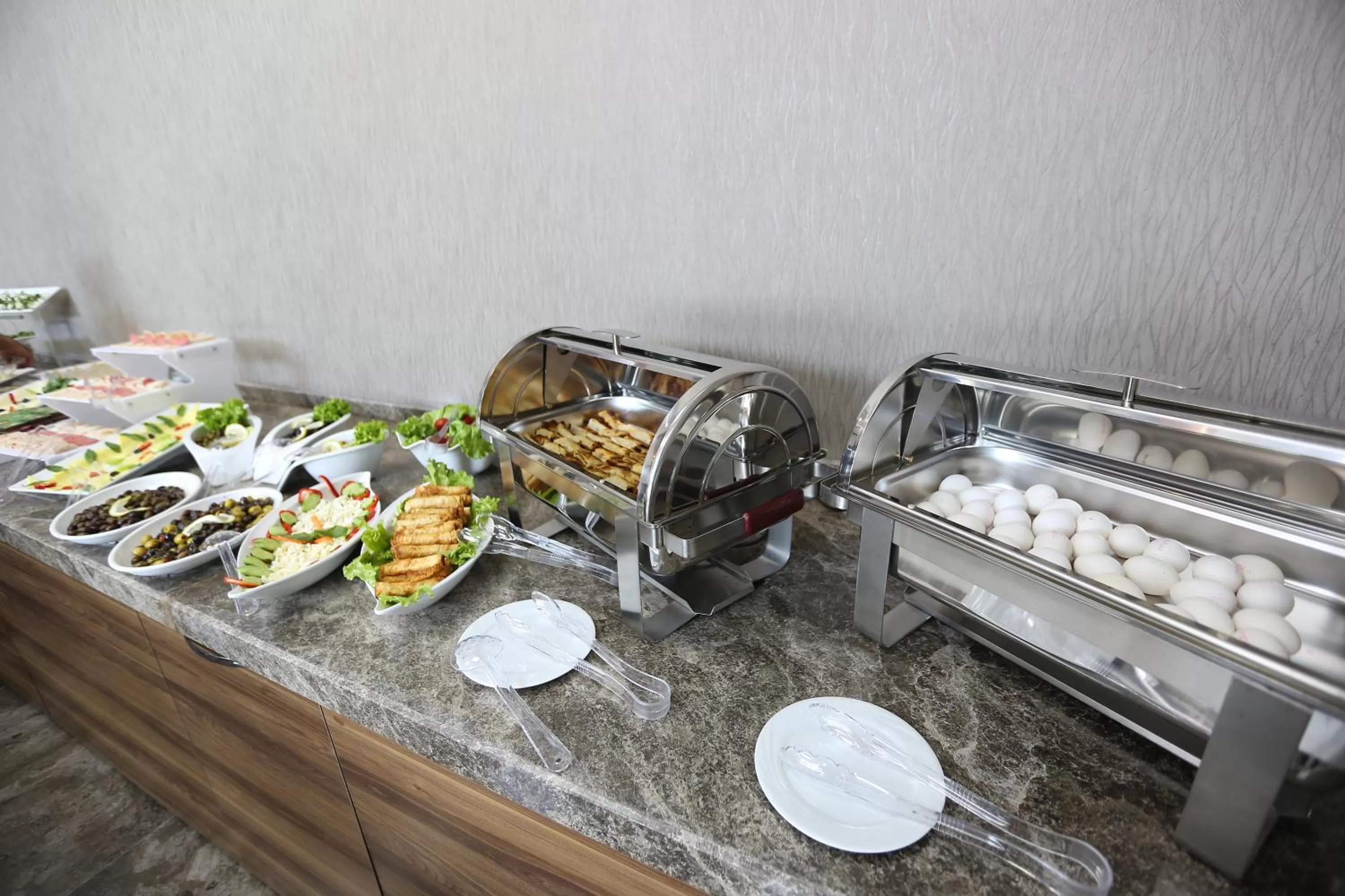 Food and drinks in Elips Royal Hotel & SPA