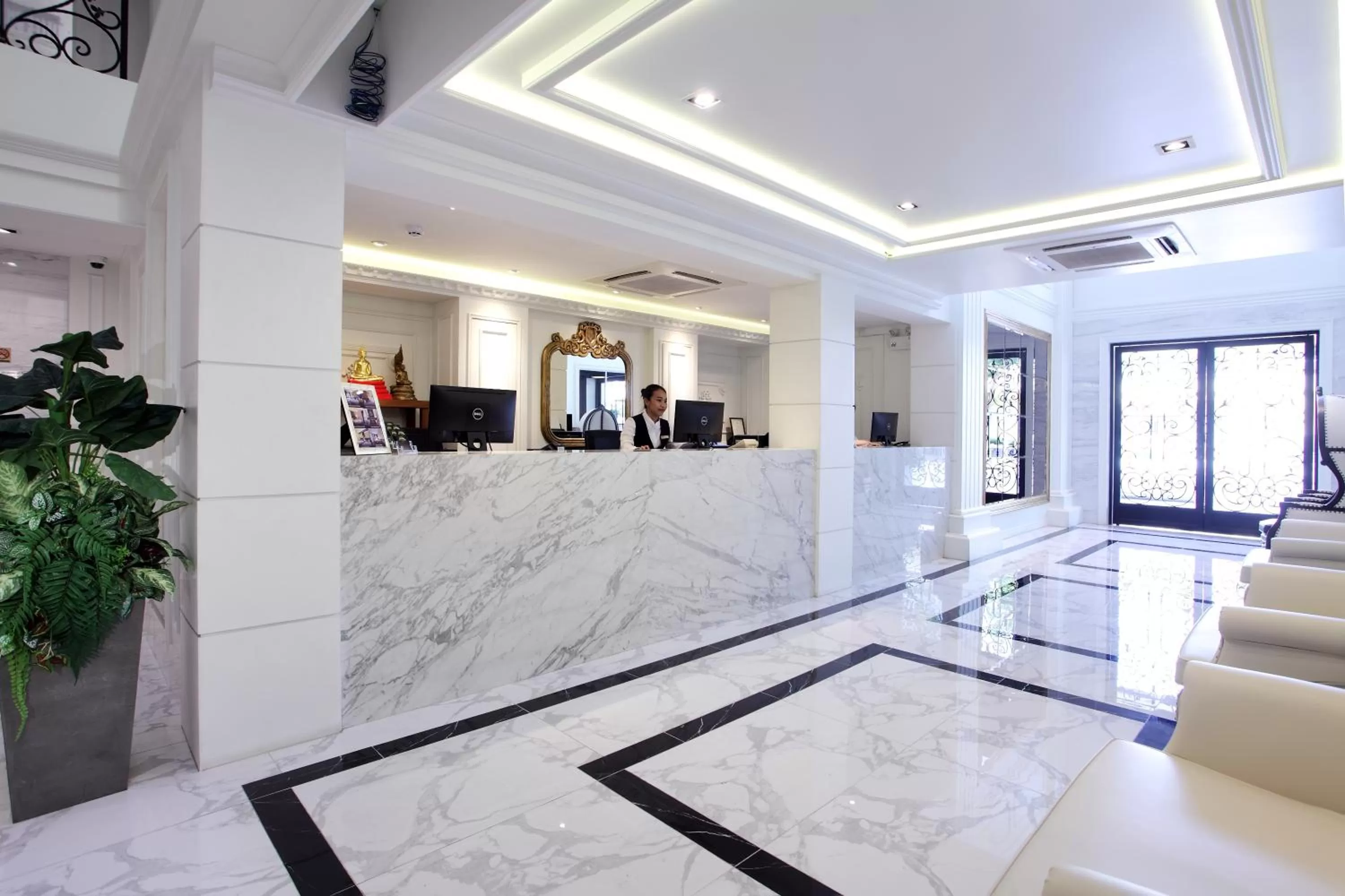 Lobby or reception in Villa De Khaosan by Chillax