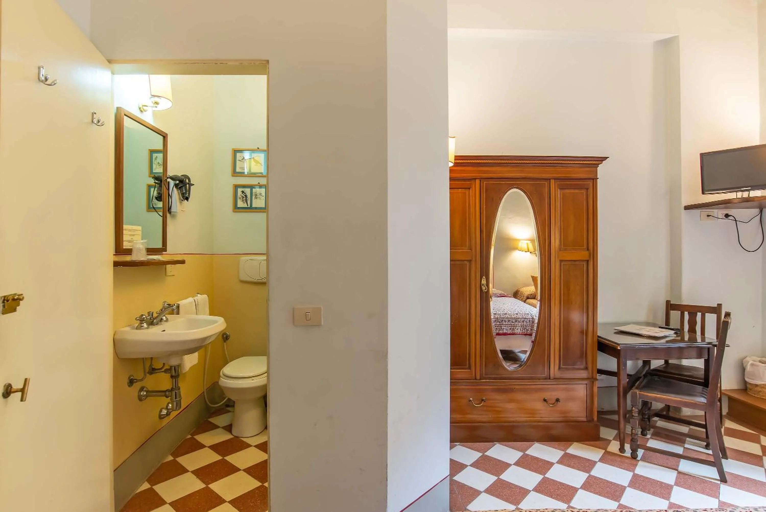 Toilet in Hotel Bonifacio