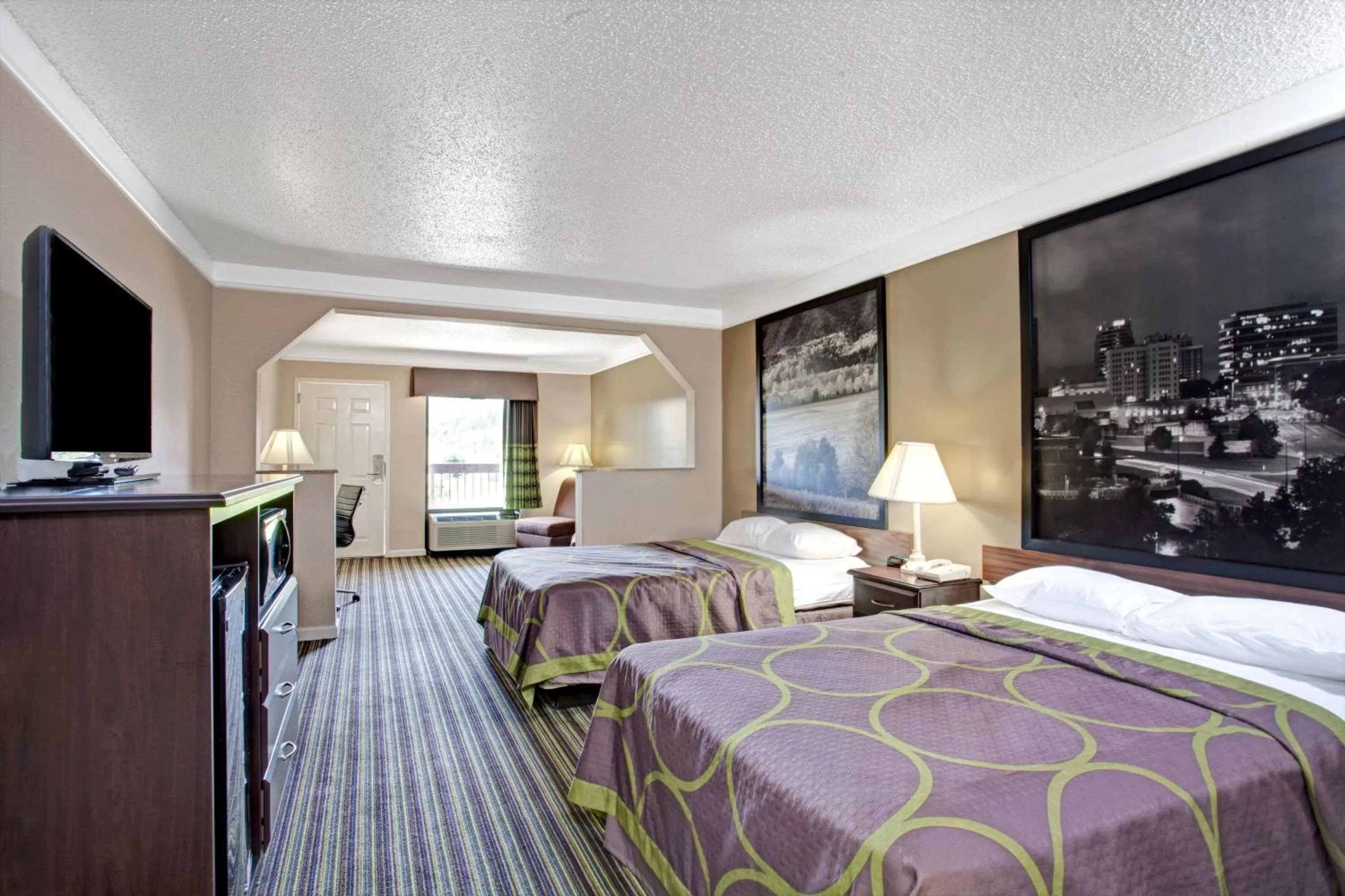 Photo of the whole room, Bed in Super 8 by Wyndham Knoxville East