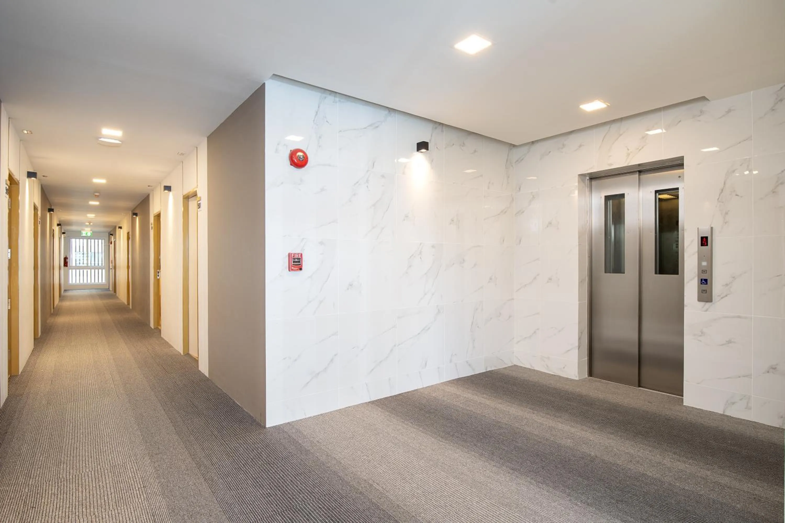 elevator in Diya Hotel Bangkok