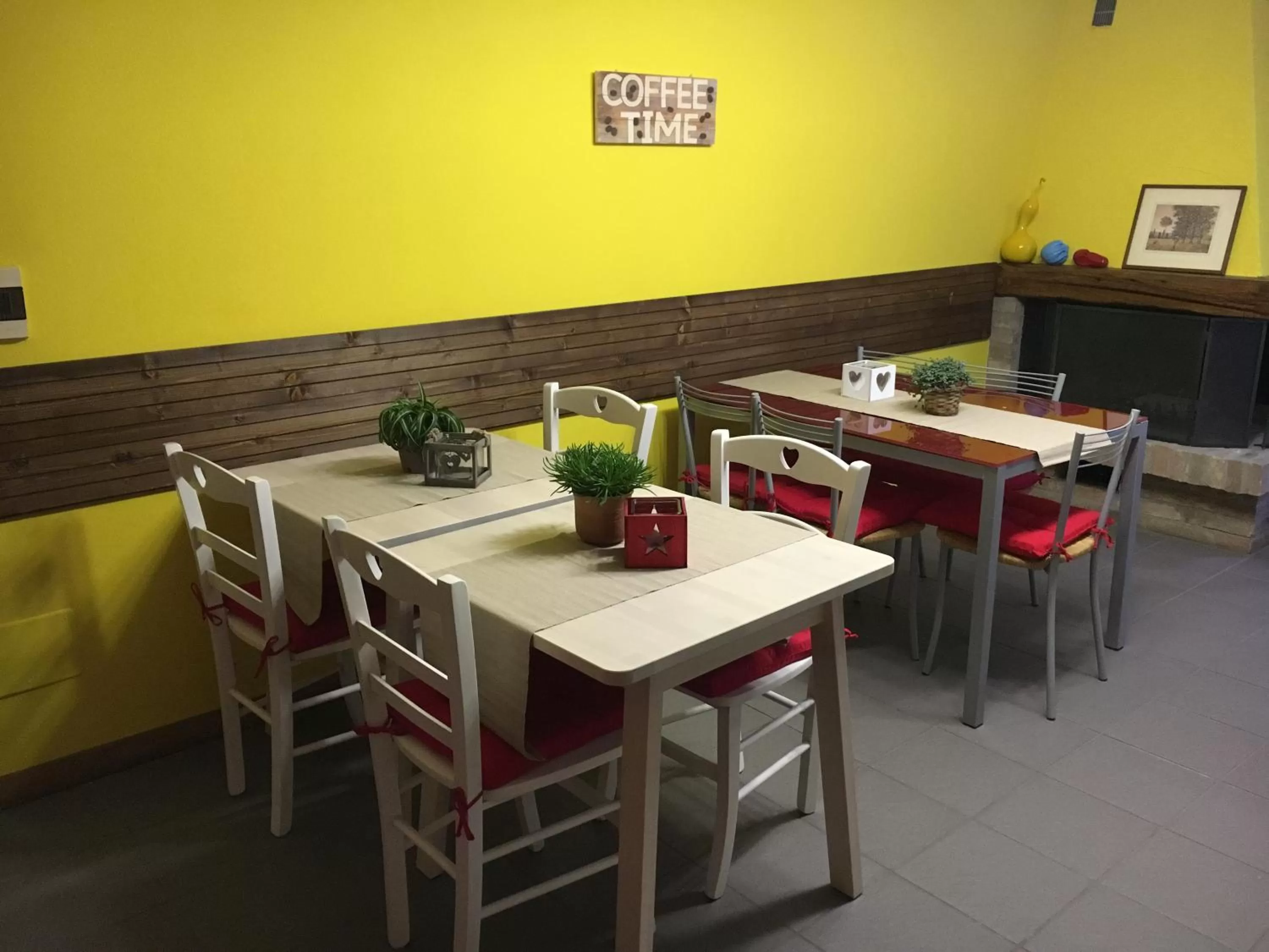 Communal lounge/ TV room in Elleboro