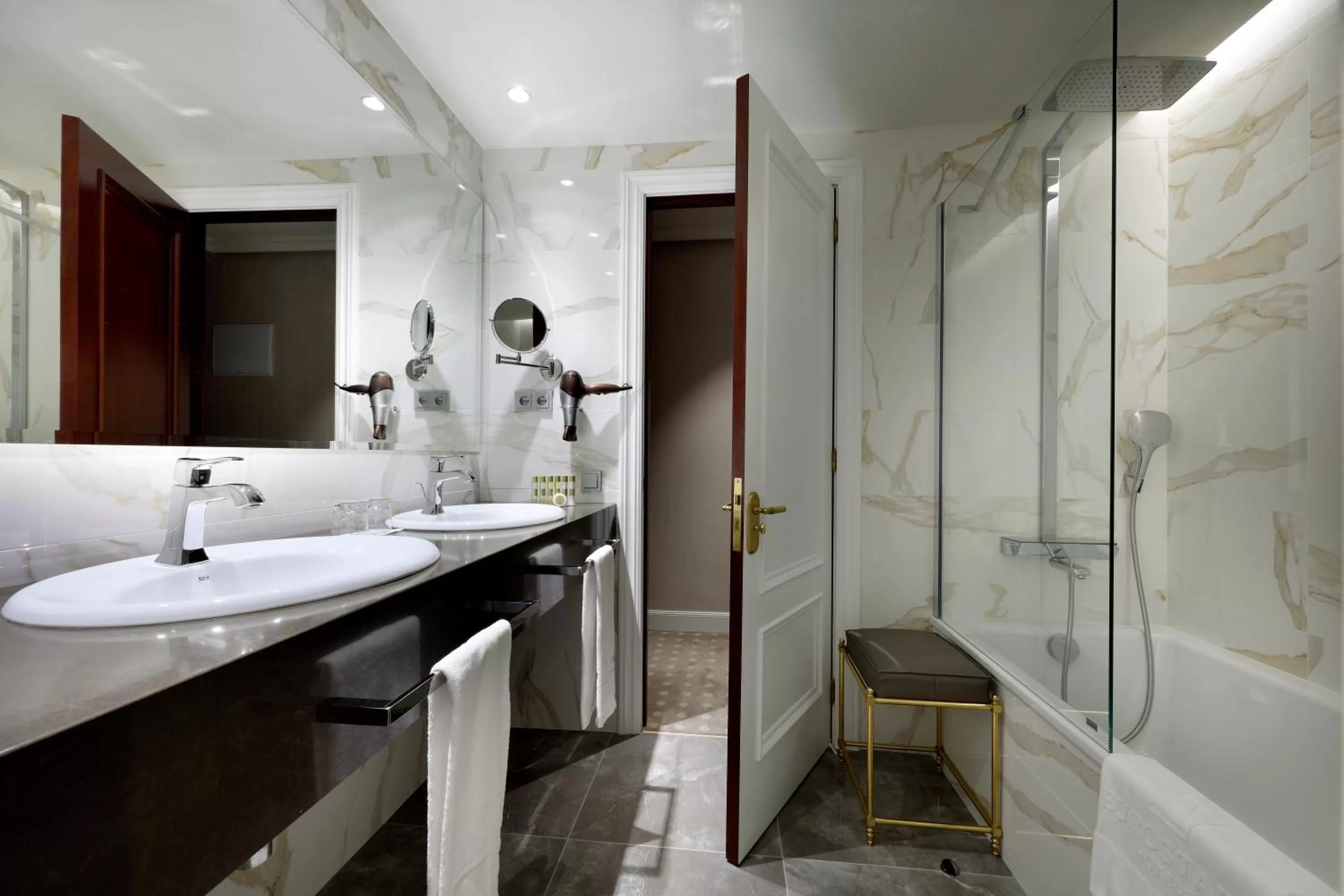 Toilet in Eurostars Hotel Real