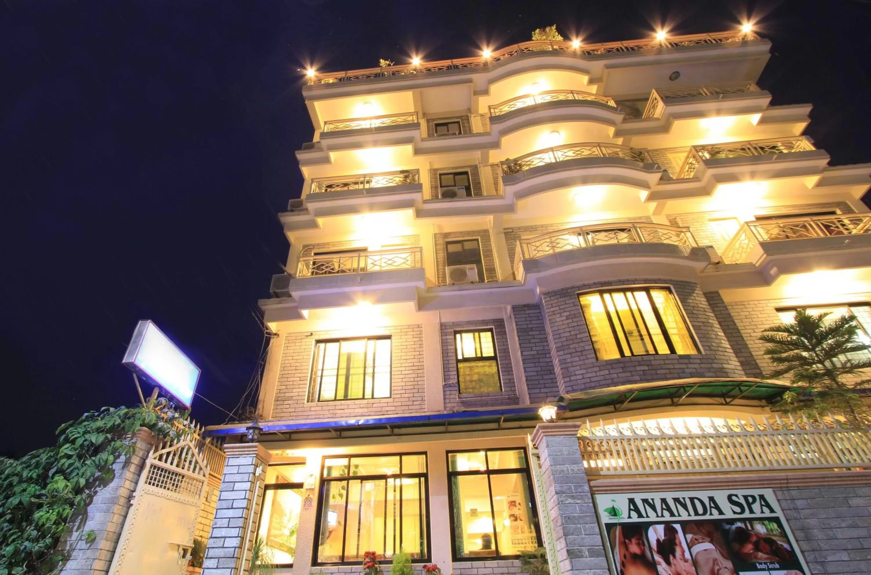 Property building in Hotel Splendid View