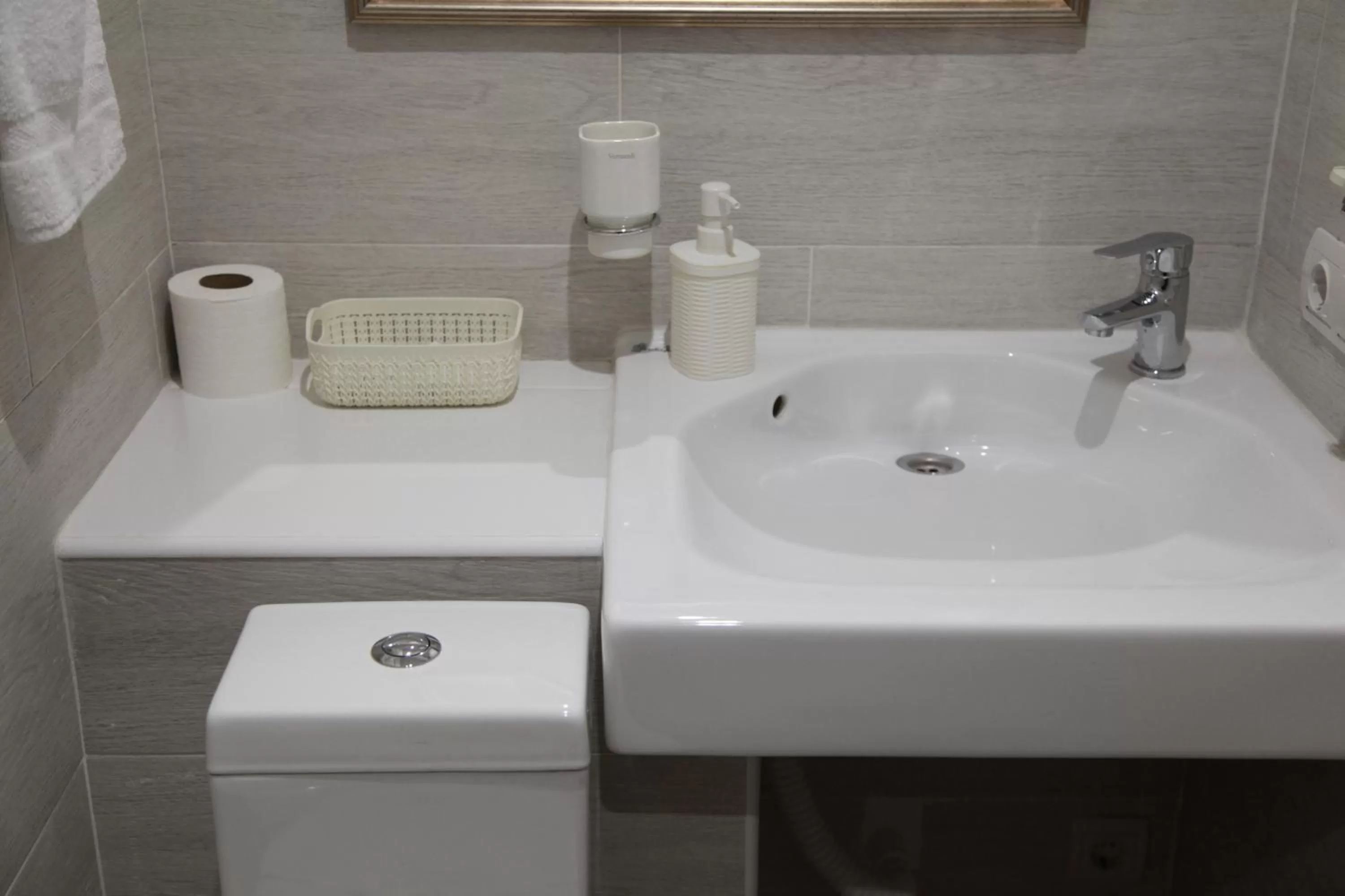 WINE & ROSE BOUTIQUE HOTEL