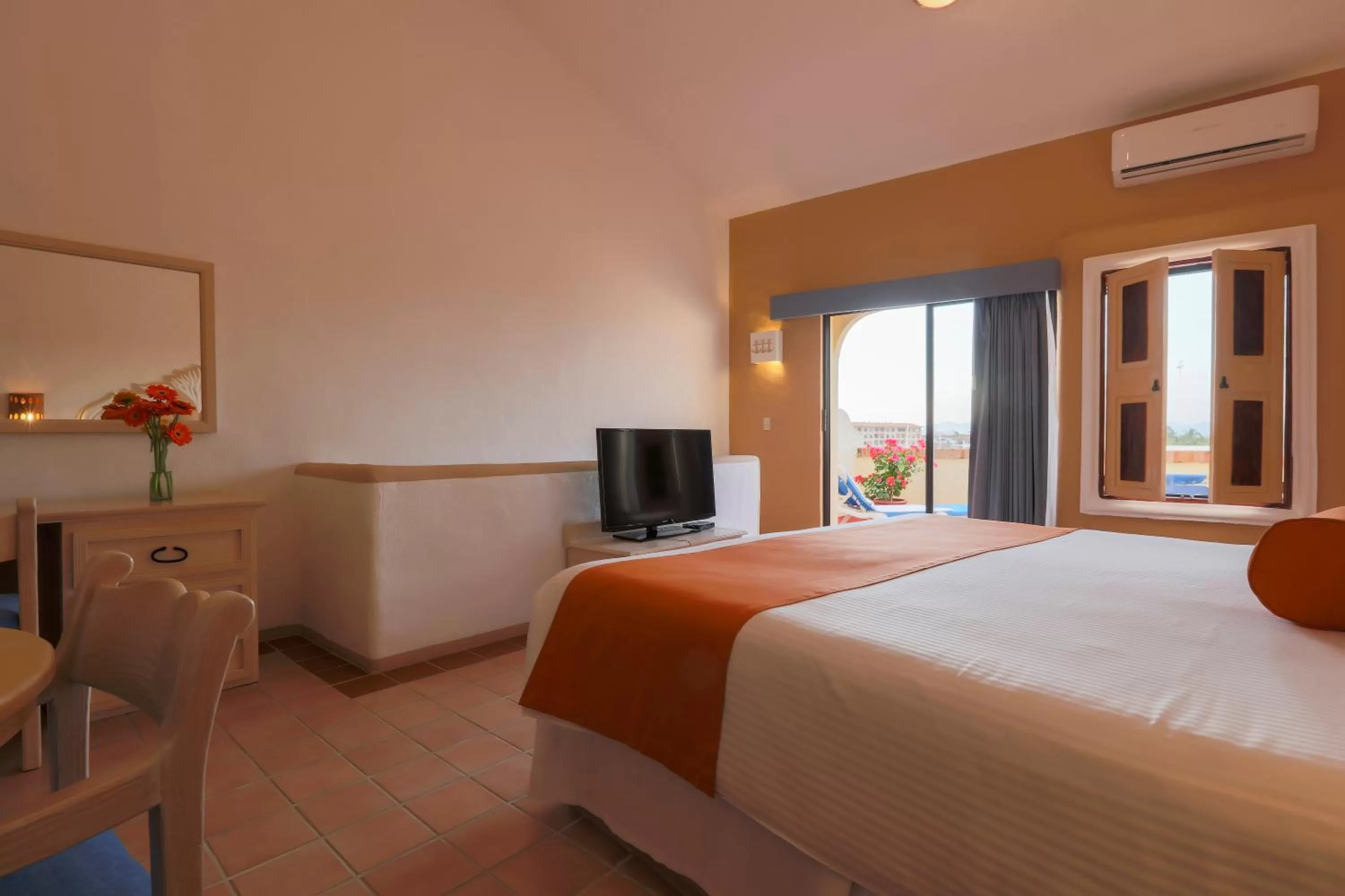 Photo of the whole room, Bed in Flamingo Vallarta Hotel & Marina