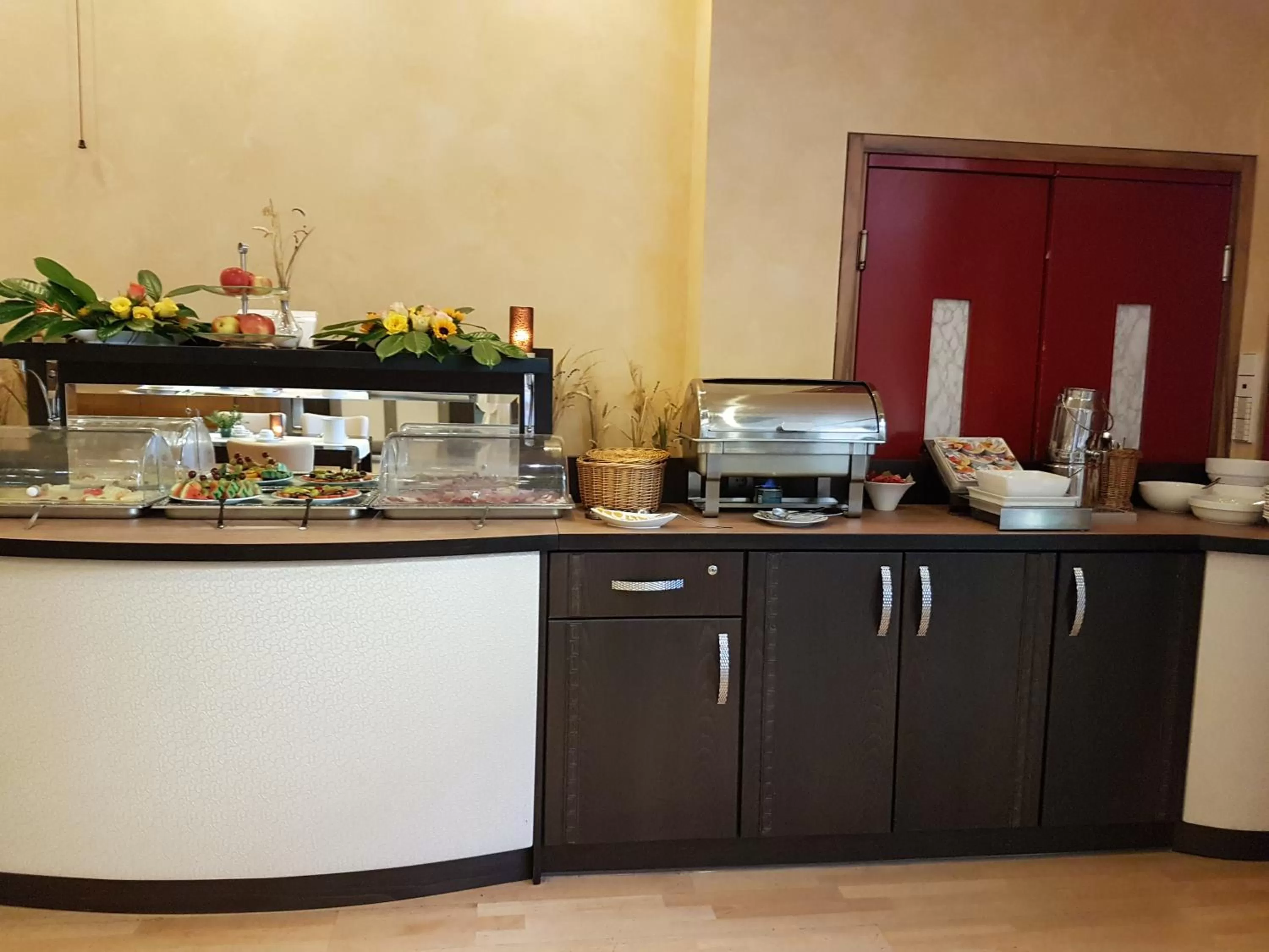Buffet breakfast in Hotel Zum Weissen Ross