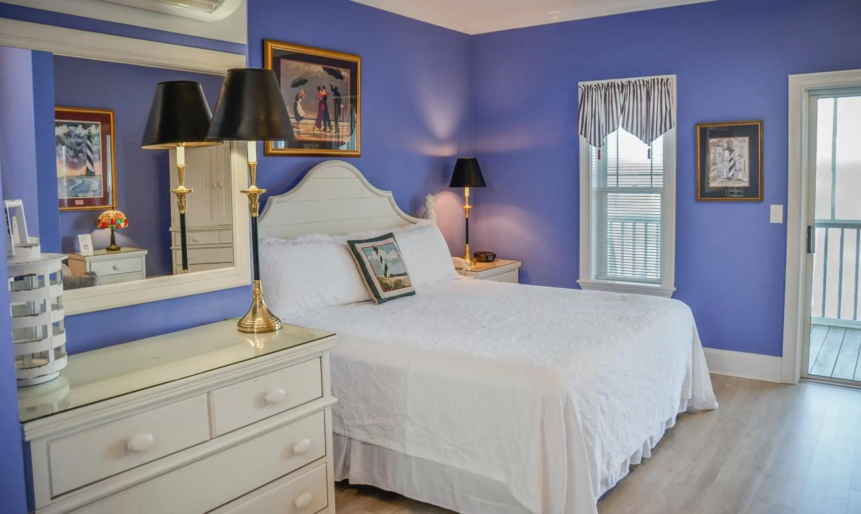 King Room with Balcony in The Sunset Inn King Room with Balcony in The Sunset Inn