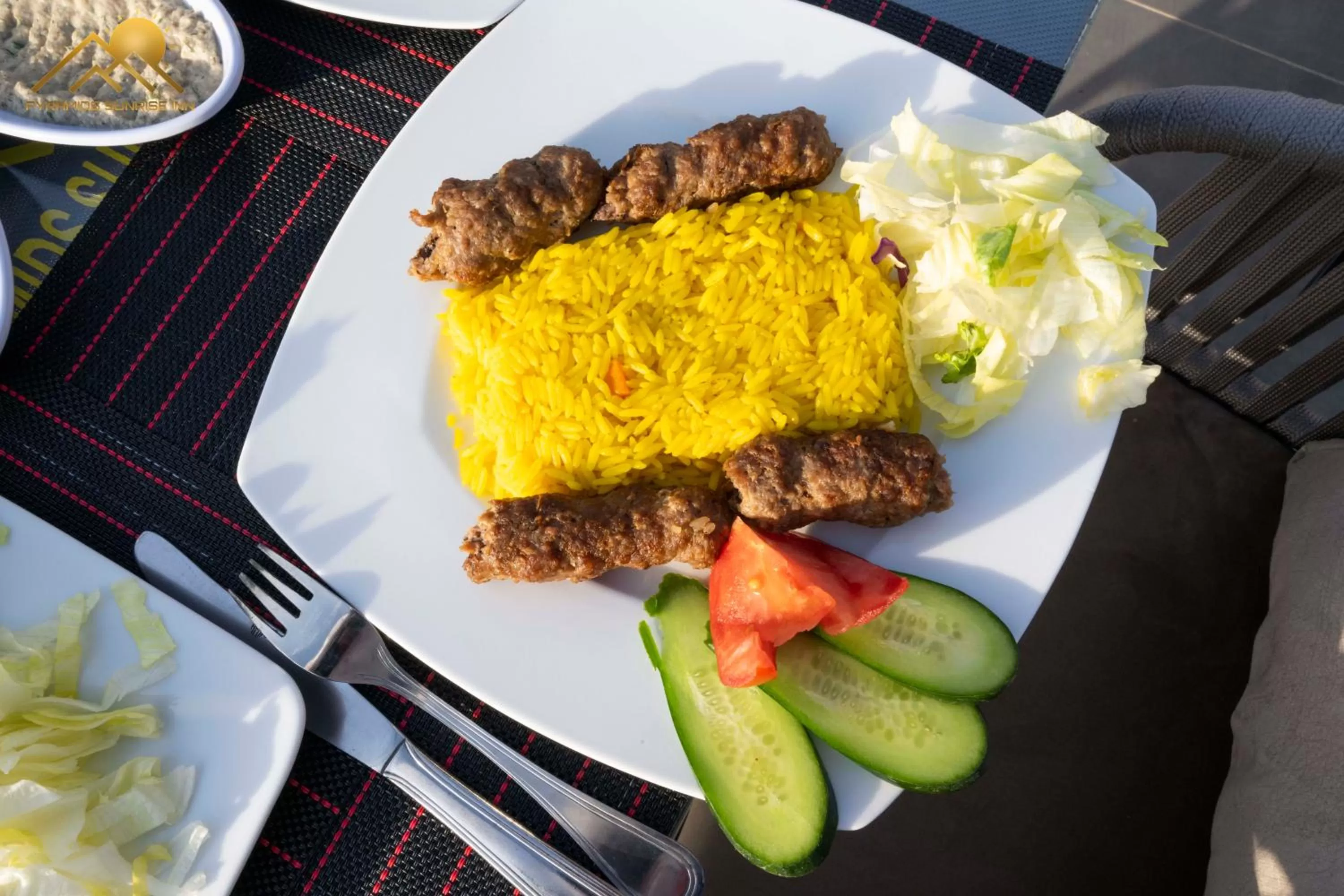 Restaurant/places to eat in Pyramids sunrise inn