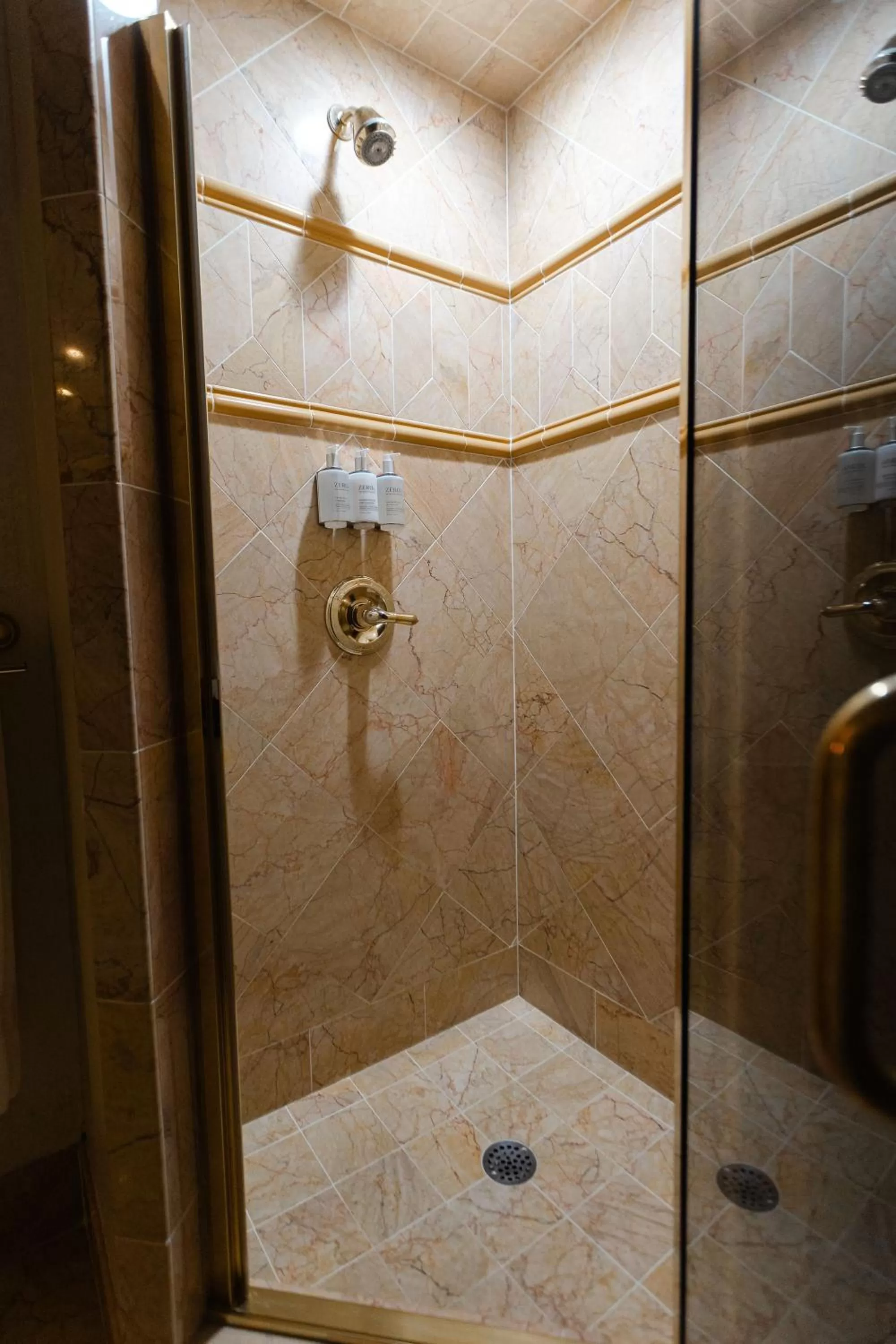 Bathroom in 1840s Carrollton Inn