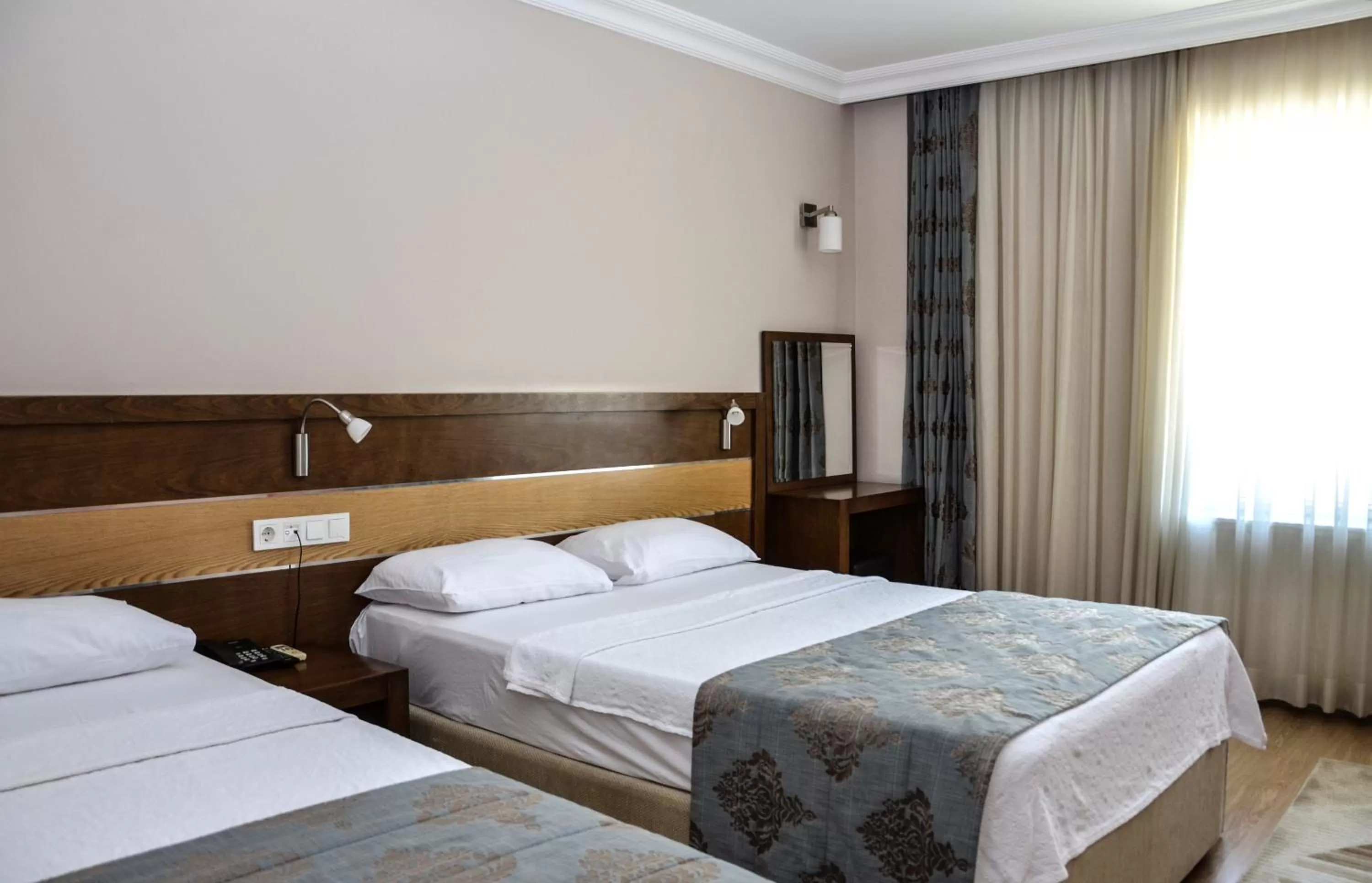 Day, Bed in Perla Hotel