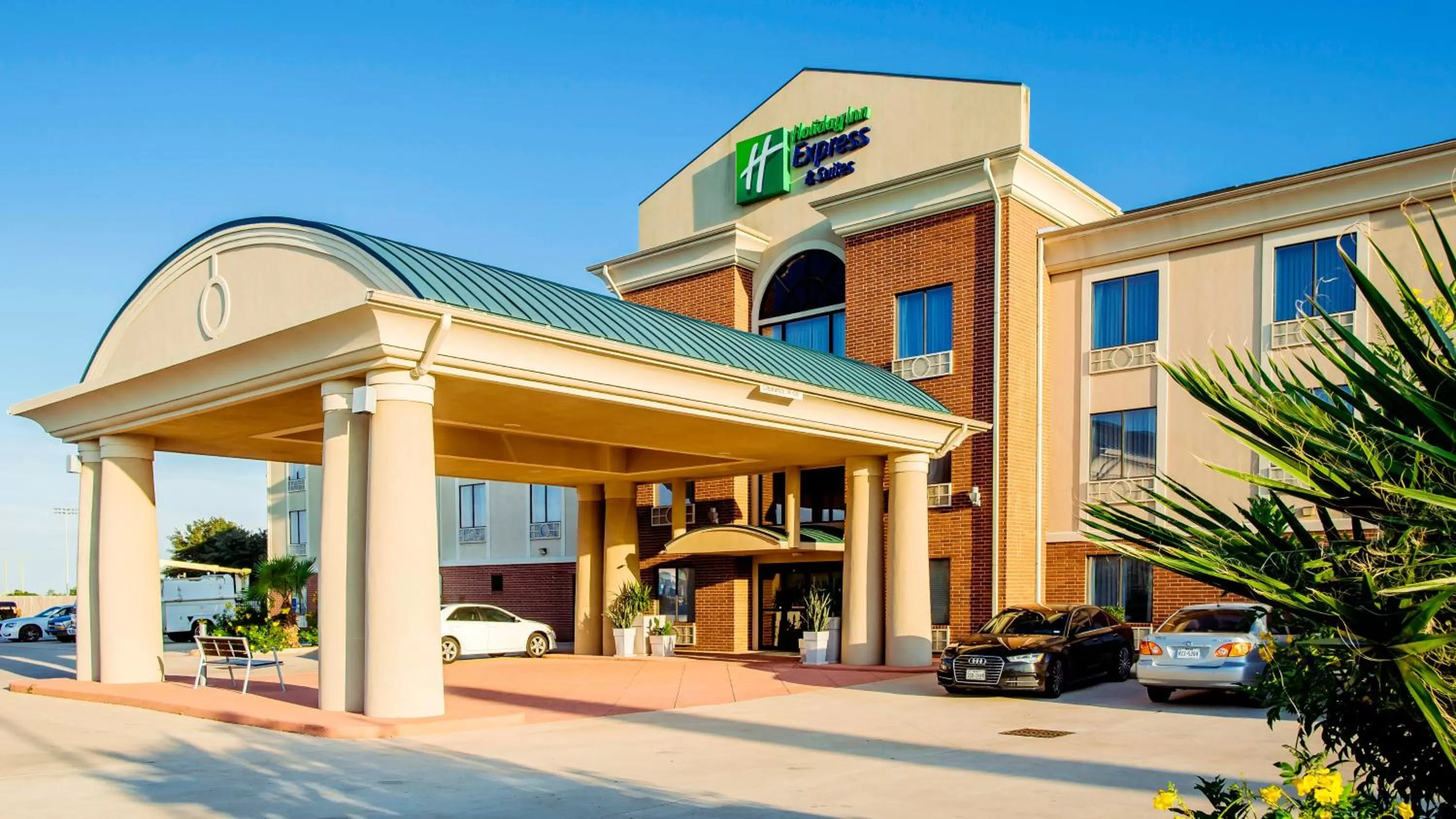 Property building in Holiday Inn Express Hotel & Suites Waller by IHG