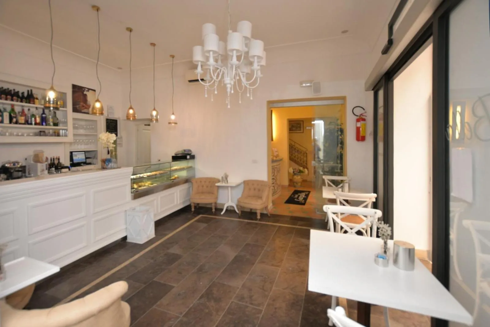 Restaurant/places to eat in Hotel Gargallo