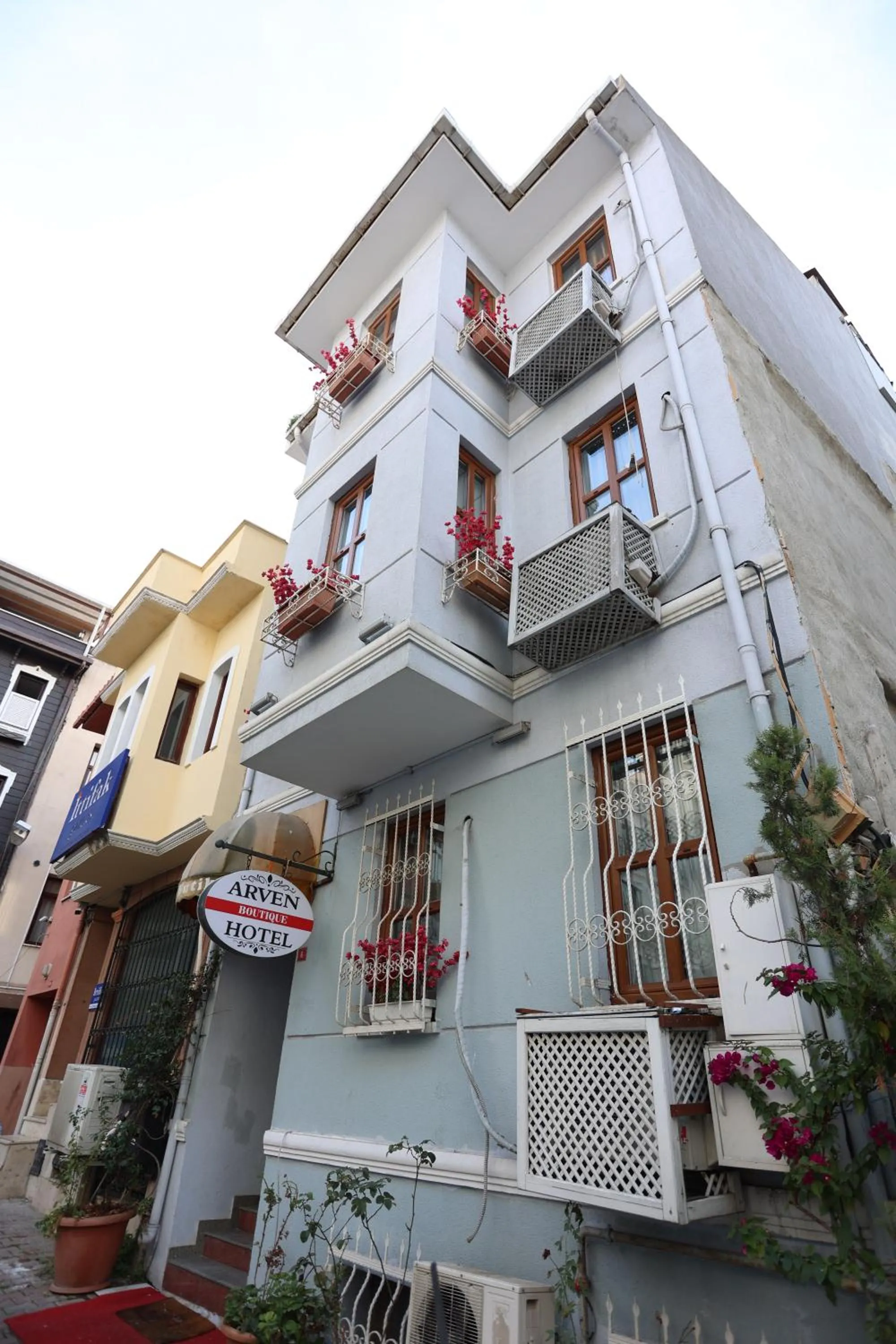 Property building in Arven Hotel