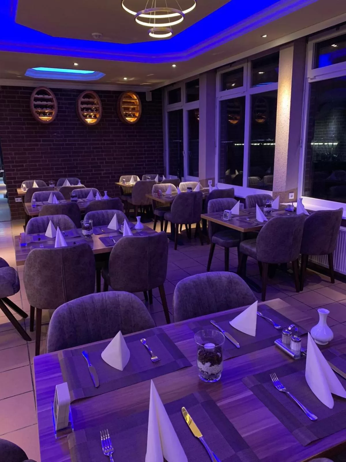 Restaurant/places to eat in Achilleon III