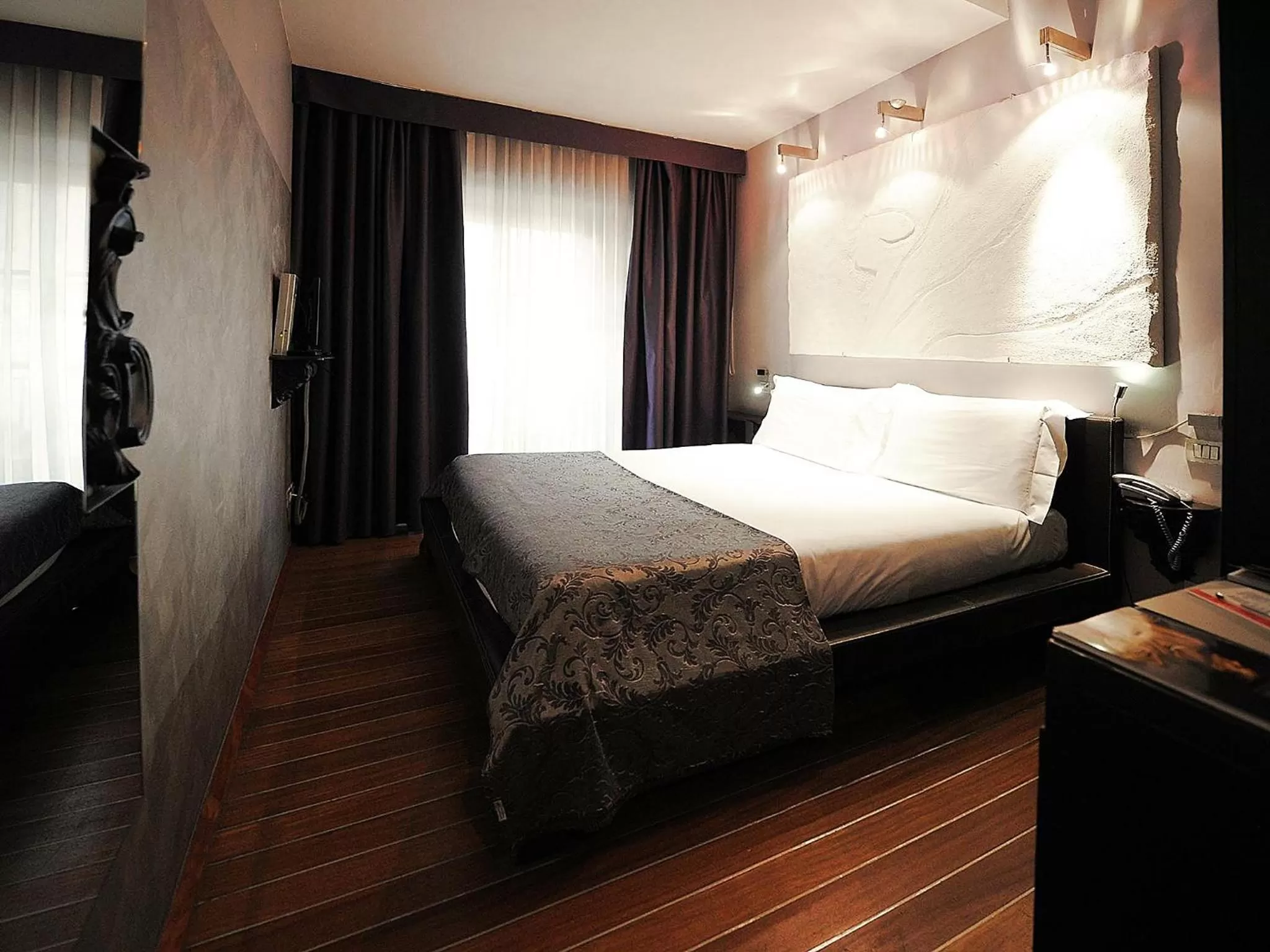 Photo of the whole room, Bed in Borghese Palace Art Hotel