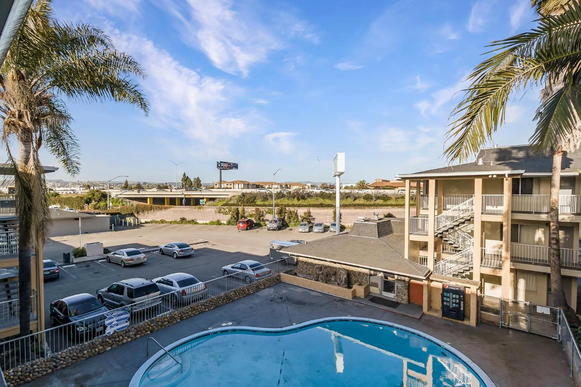 Swimming pool in Heritage Inn Express Hayward