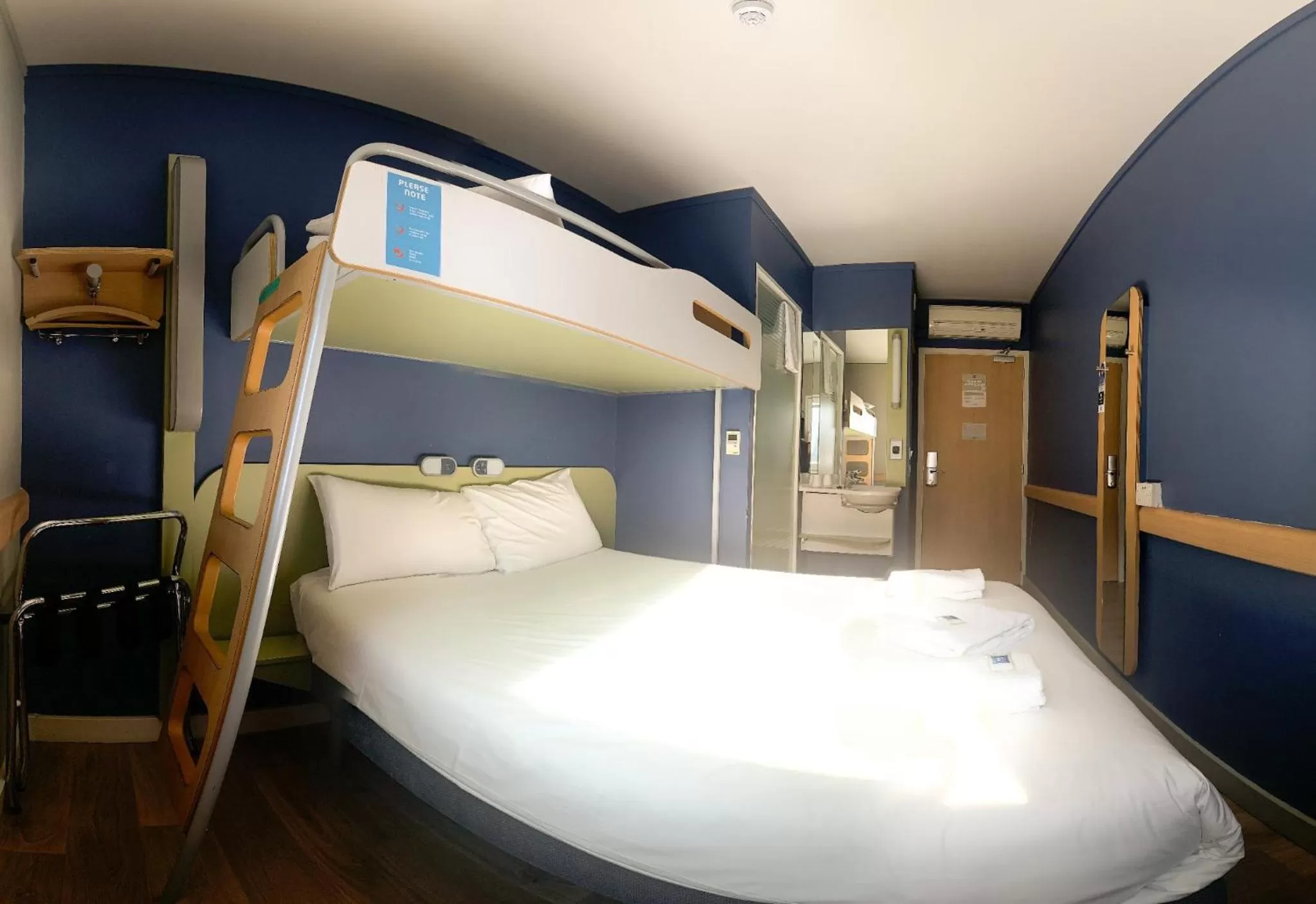 bunk bed, Bed in ibis budget Belfast City Centre